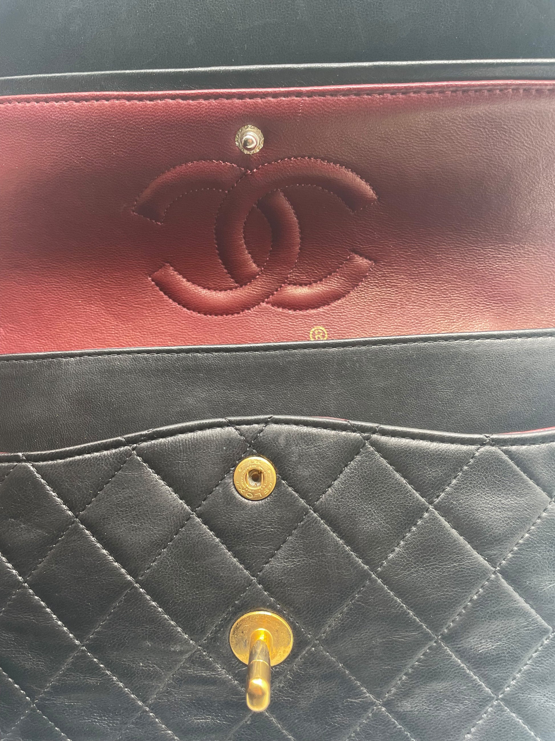 Sac à main Classique en cuir d'agneau noir et métal doré plaqué 24 carat - Soline