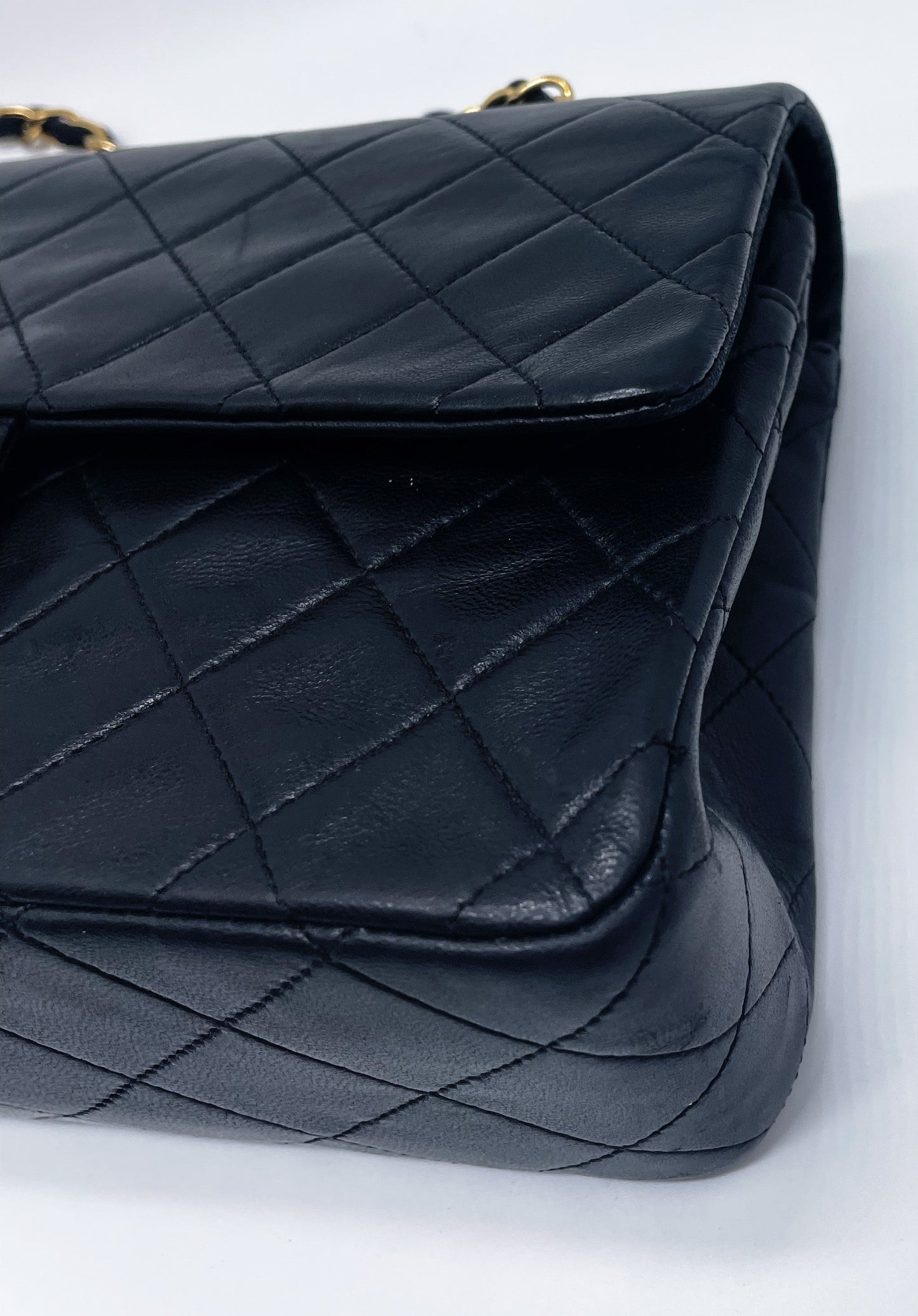 Sac à main Classique en cuir d'agneau noir et métal doré plaqué 24 carat - Soline