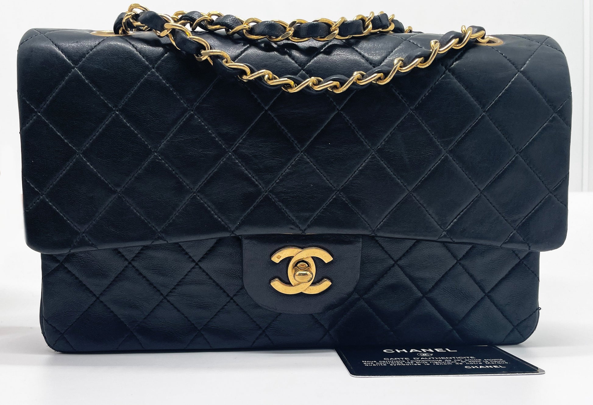 Sac à main Classique en cuir d'agneau noir et métal doré plaqué 24 carat - Soline