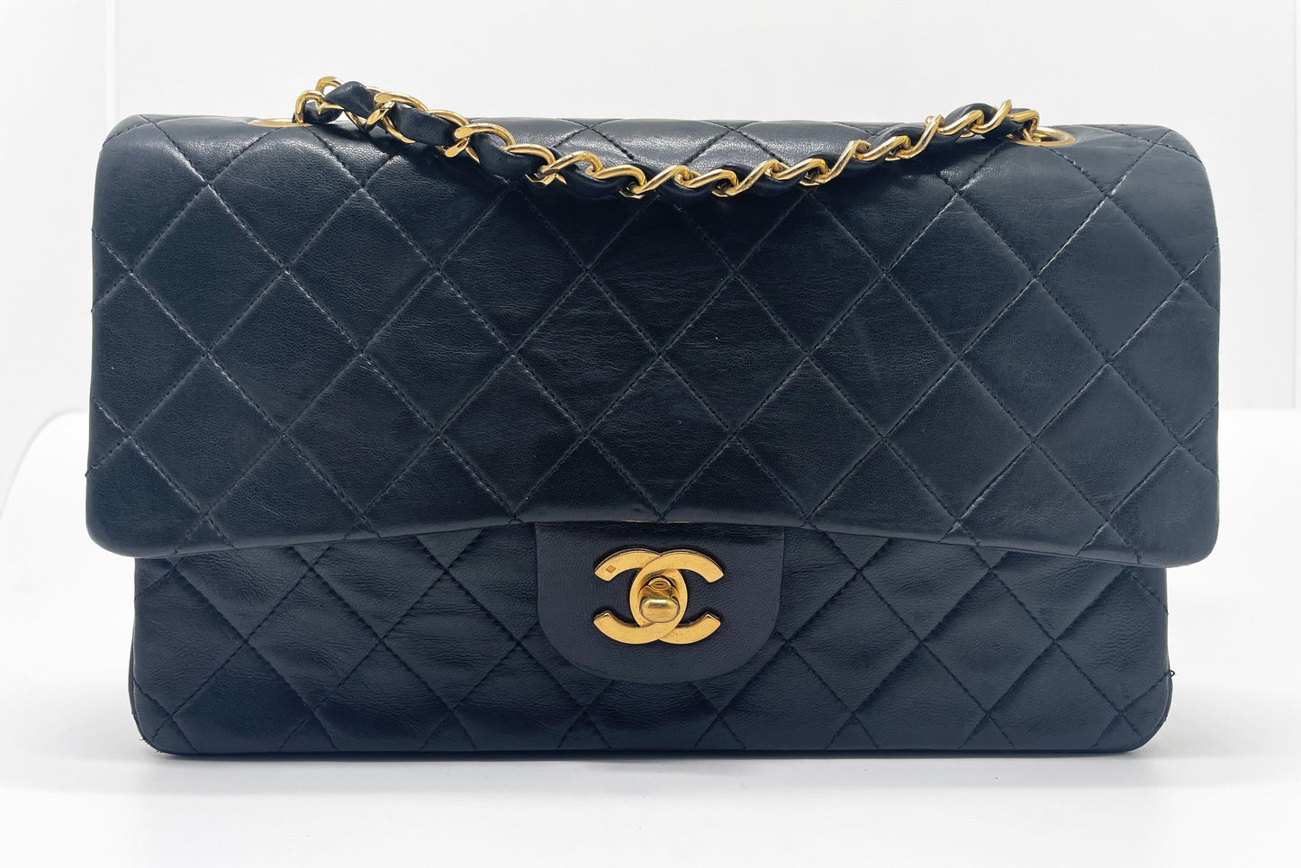 Sac à main Classique en cuir d'agneau noir et métal doré plaqué 24 carat - Soline