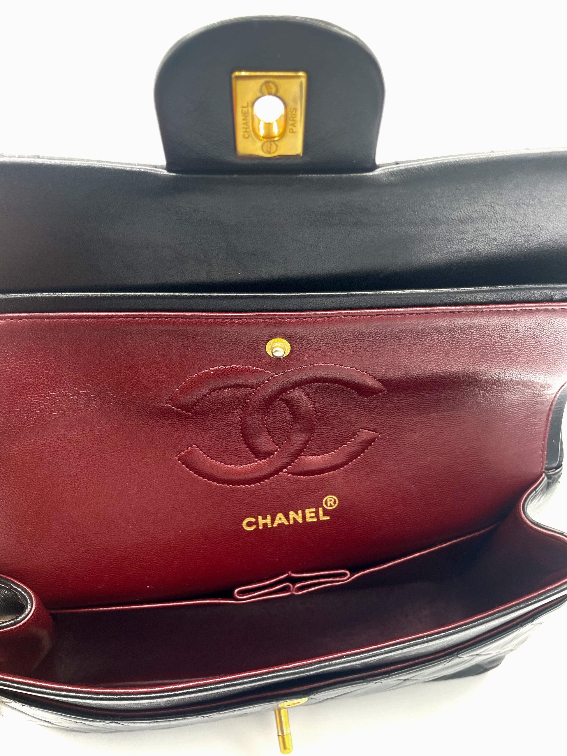 Sac à main Classique en cuir d'agneau noir et métal doré plaqué or - Soline
