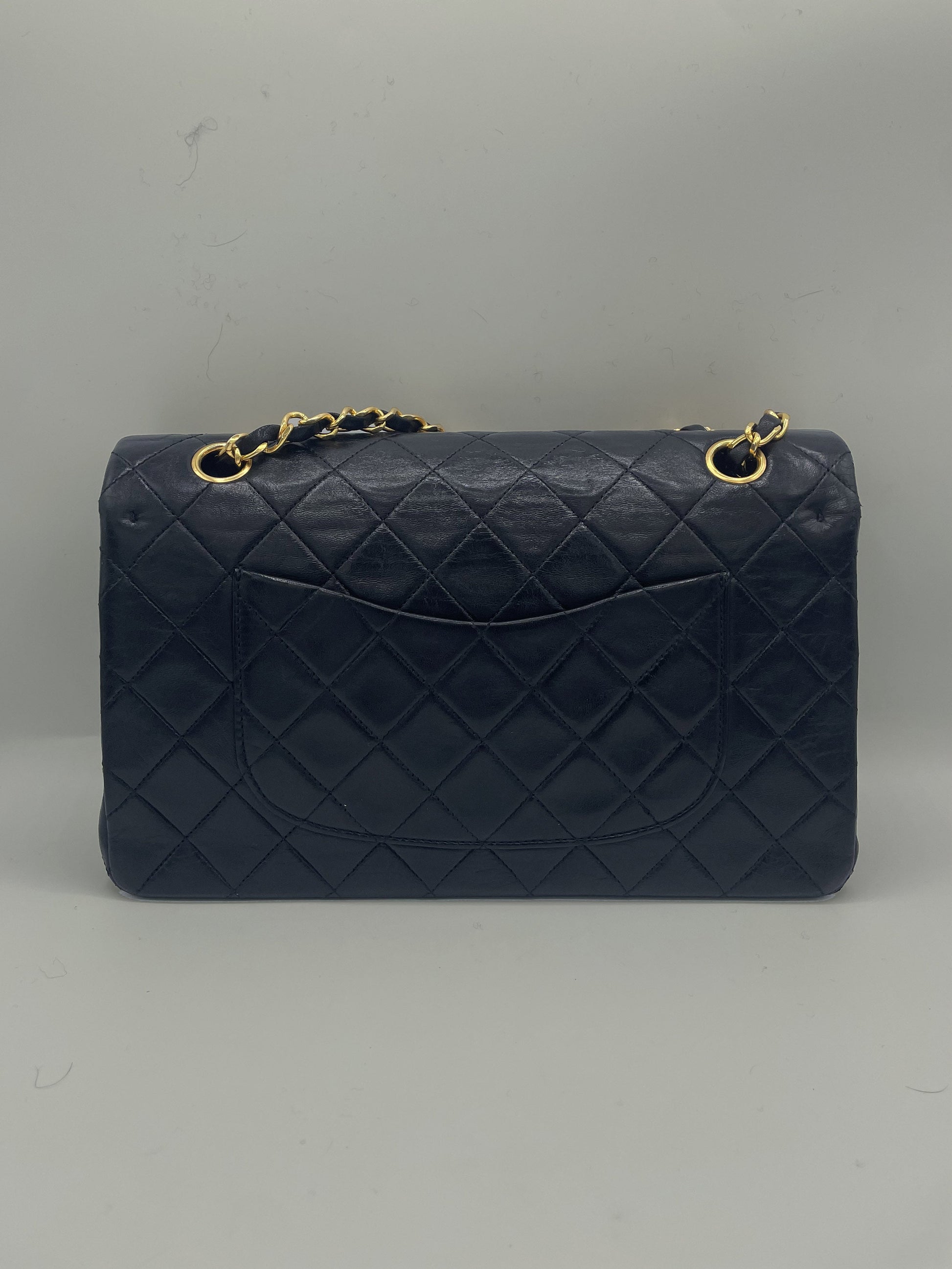 Sac à main Classique en cuir d'agneau noir et métal doré plaqué or - Soline