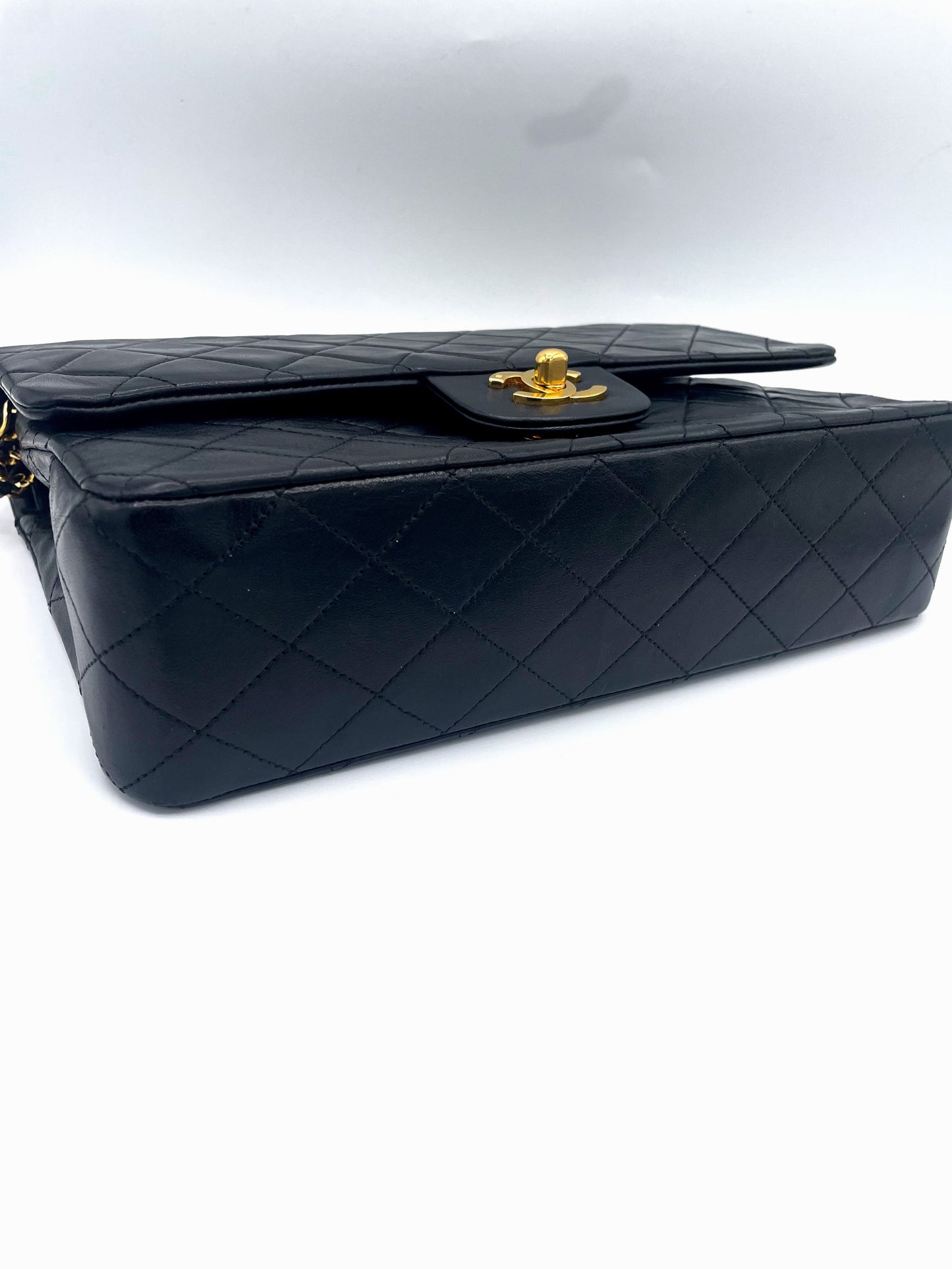 Sac à main Classique en cuir d'agneau noir et métal doré plaqué or - Soline
