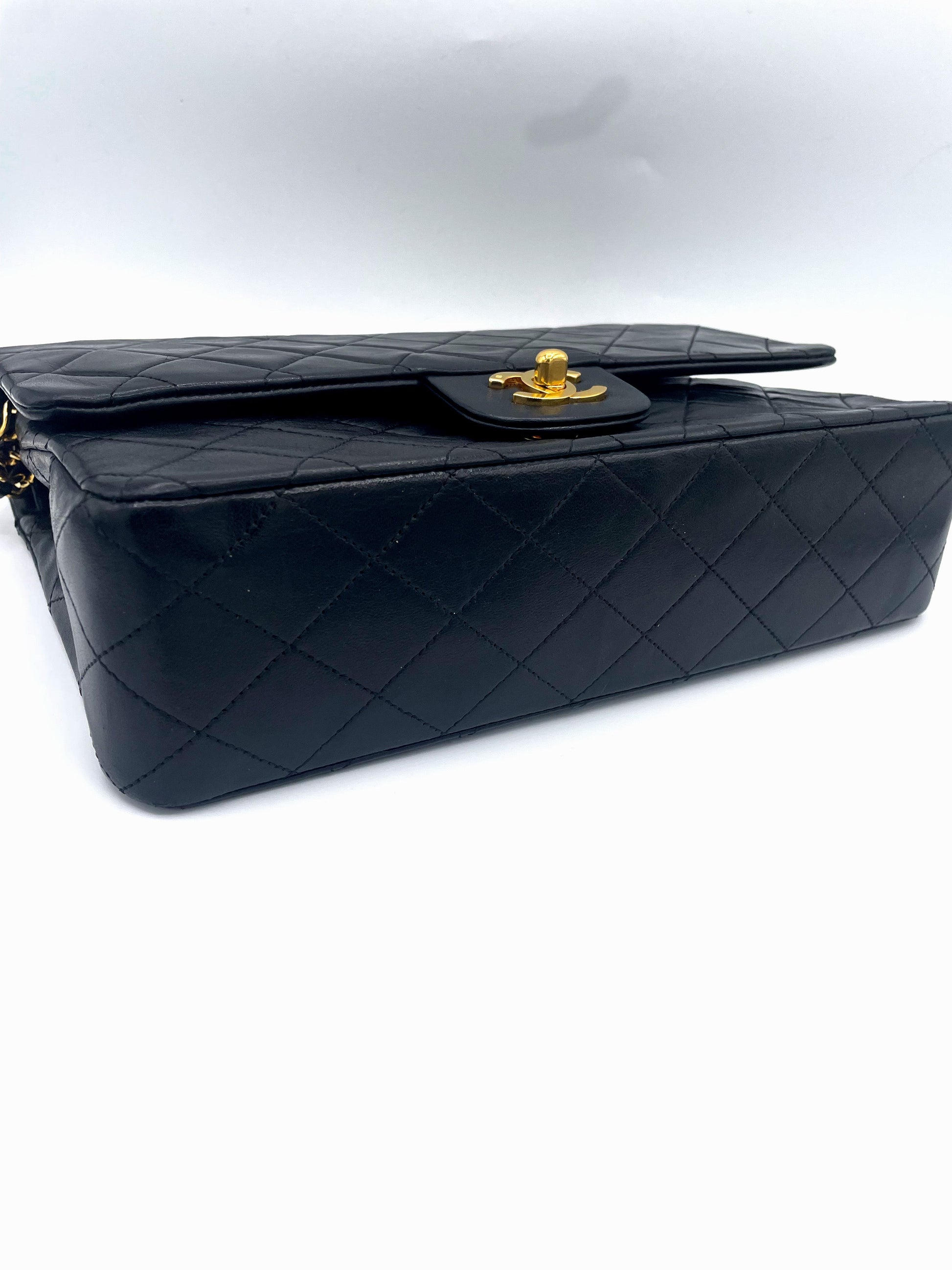 Sac à main Classique en cuir d'agneau noir et métal doré plaqué or - Soline