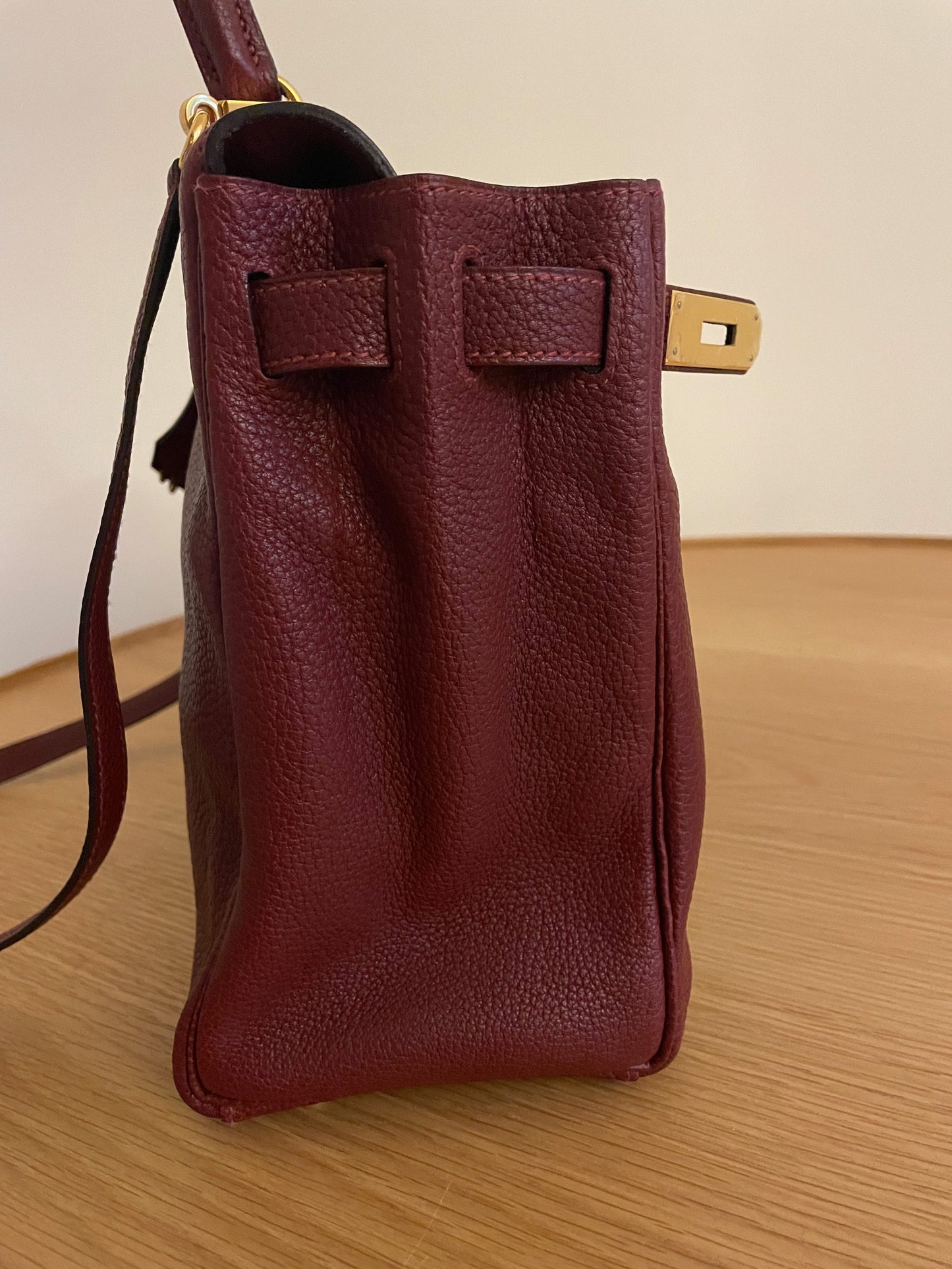 Sac à main Hermès Kelly retourné 28 en cuir Togo Bordeaux - Soline