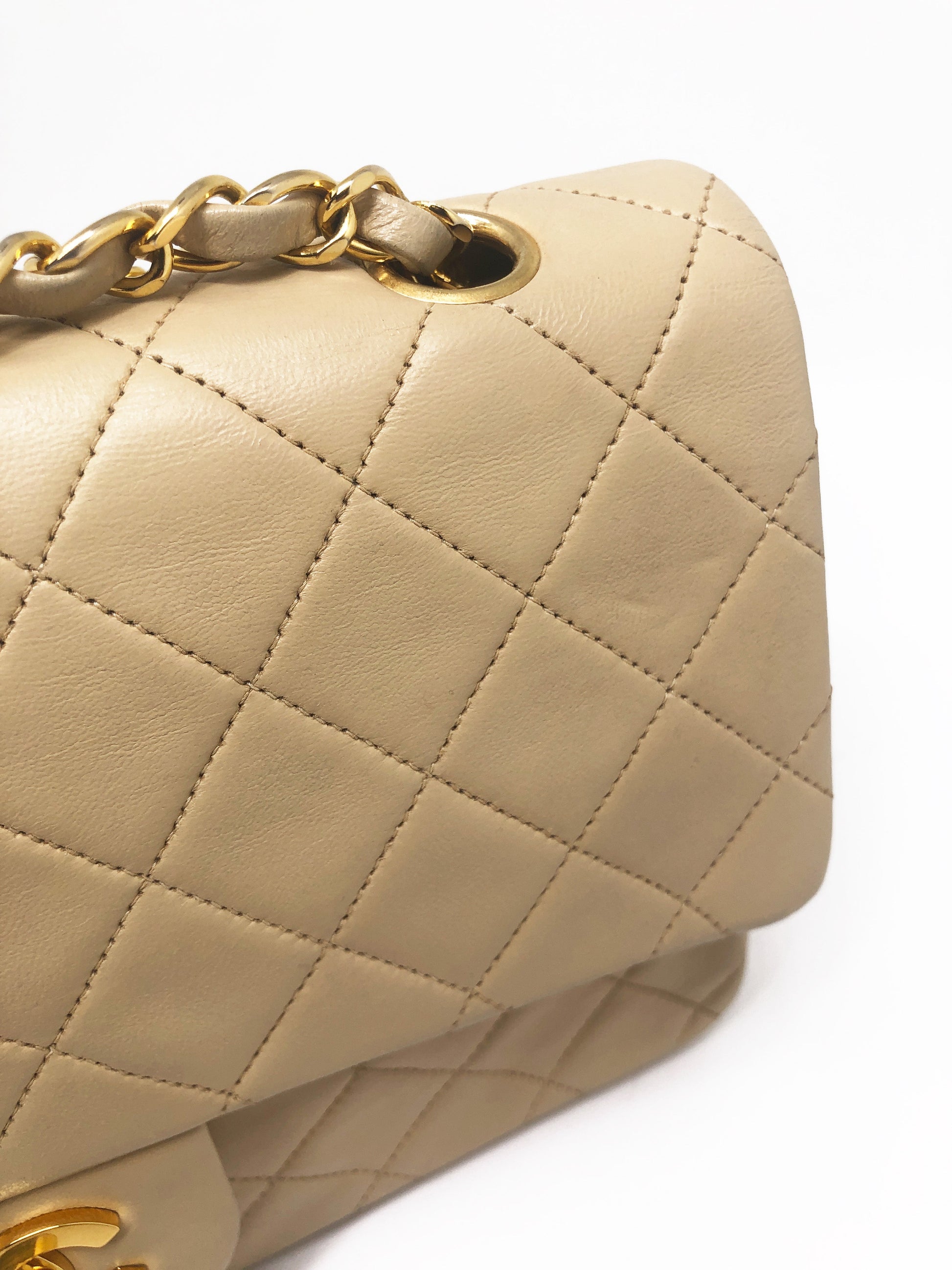 Sac a main Timeless medium 25 cm à double rabat en cuir d'agneau matelassé beige - Soline