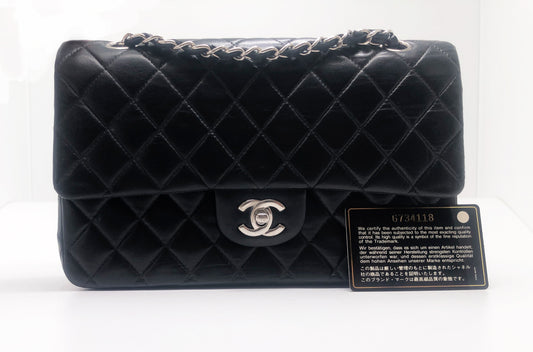 Sac a main Timeless médium 25 cm à double rabat en cuir d'agneau matelassé noir - Soline