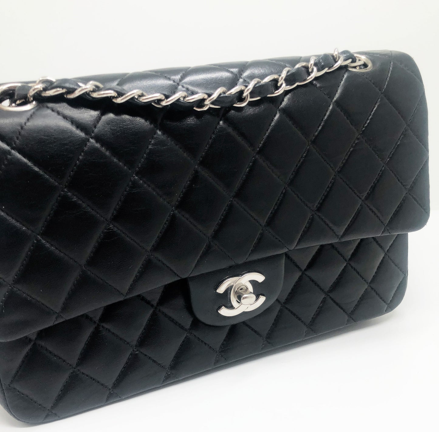 Sac a main Timeless médium 25 cm à double rabat en cuir d'agneau matelassé noir - Soline