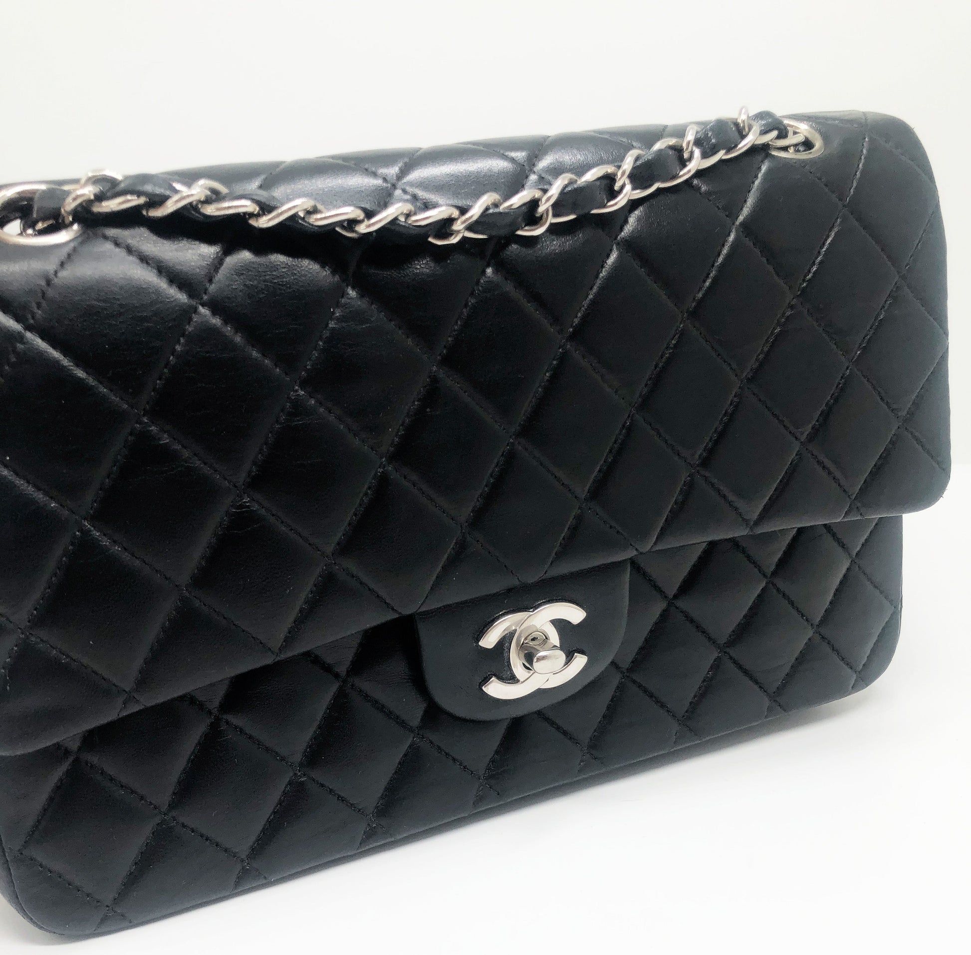 Sac a main Timeless médium 25 cm à double rabat en cuir d'agneau matelassé noir - Soline