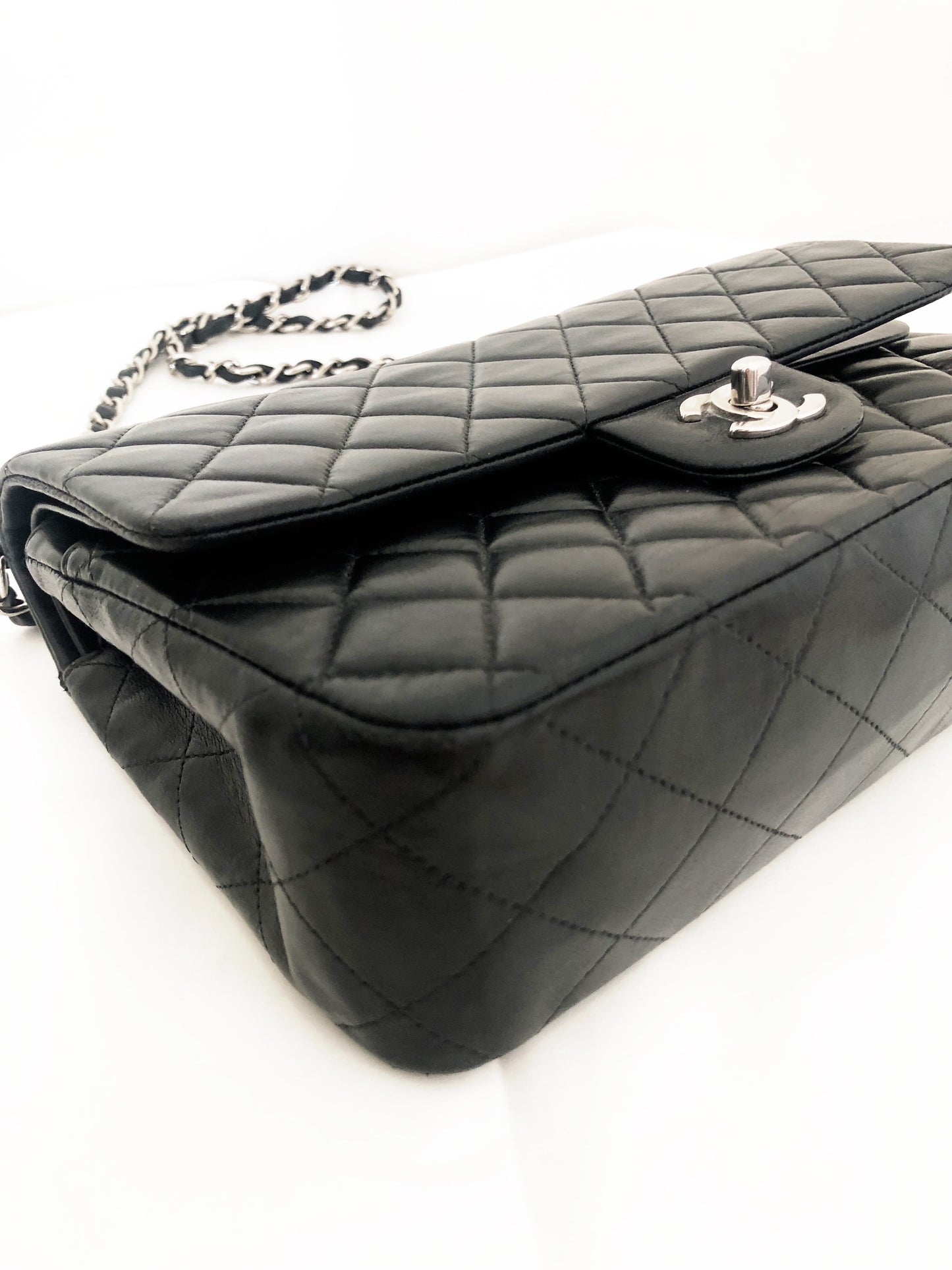 Sac a main Timeless médium 25 cm à double rabat en cuir d'agneau matelassé noir - Soline