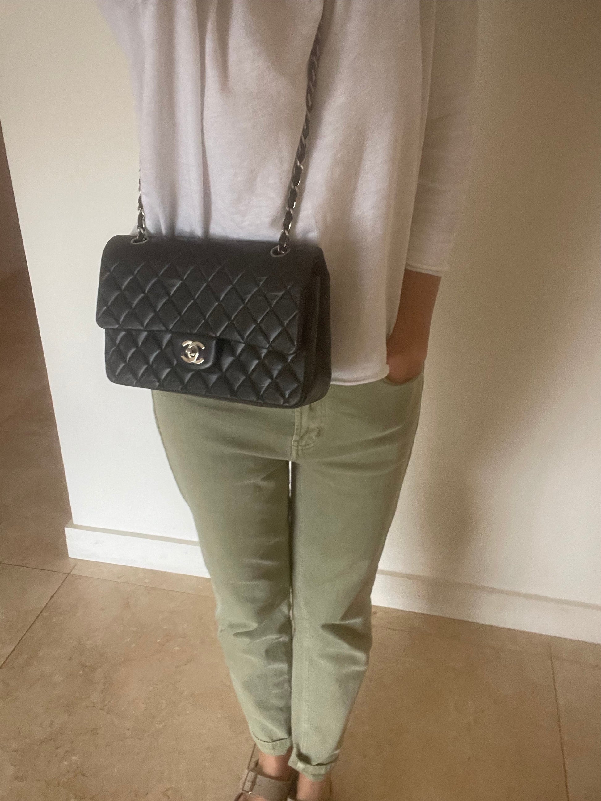 Sac a main Timeless médium 25 cm à double rabat en cuir d'agneau matelassé noir - Soline