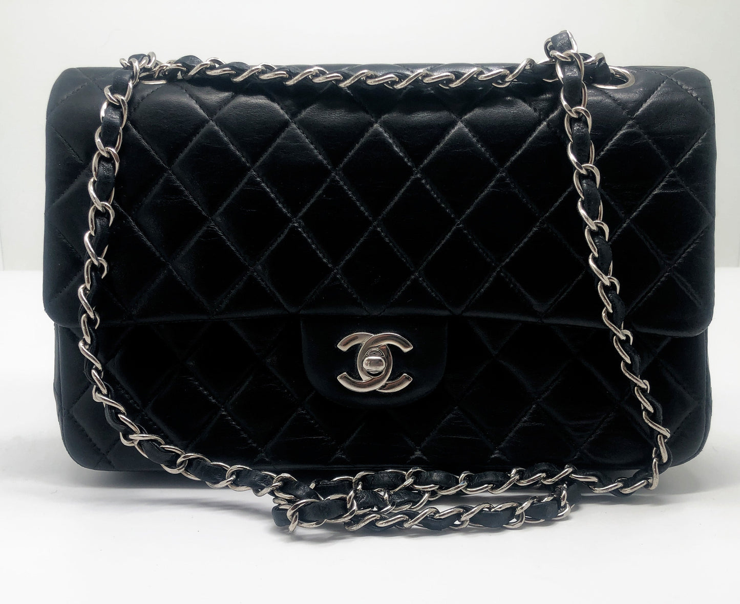 Sac a main Timeless médium 25 cm à double rabat en cuir d'agneau matelassé noir - Soline