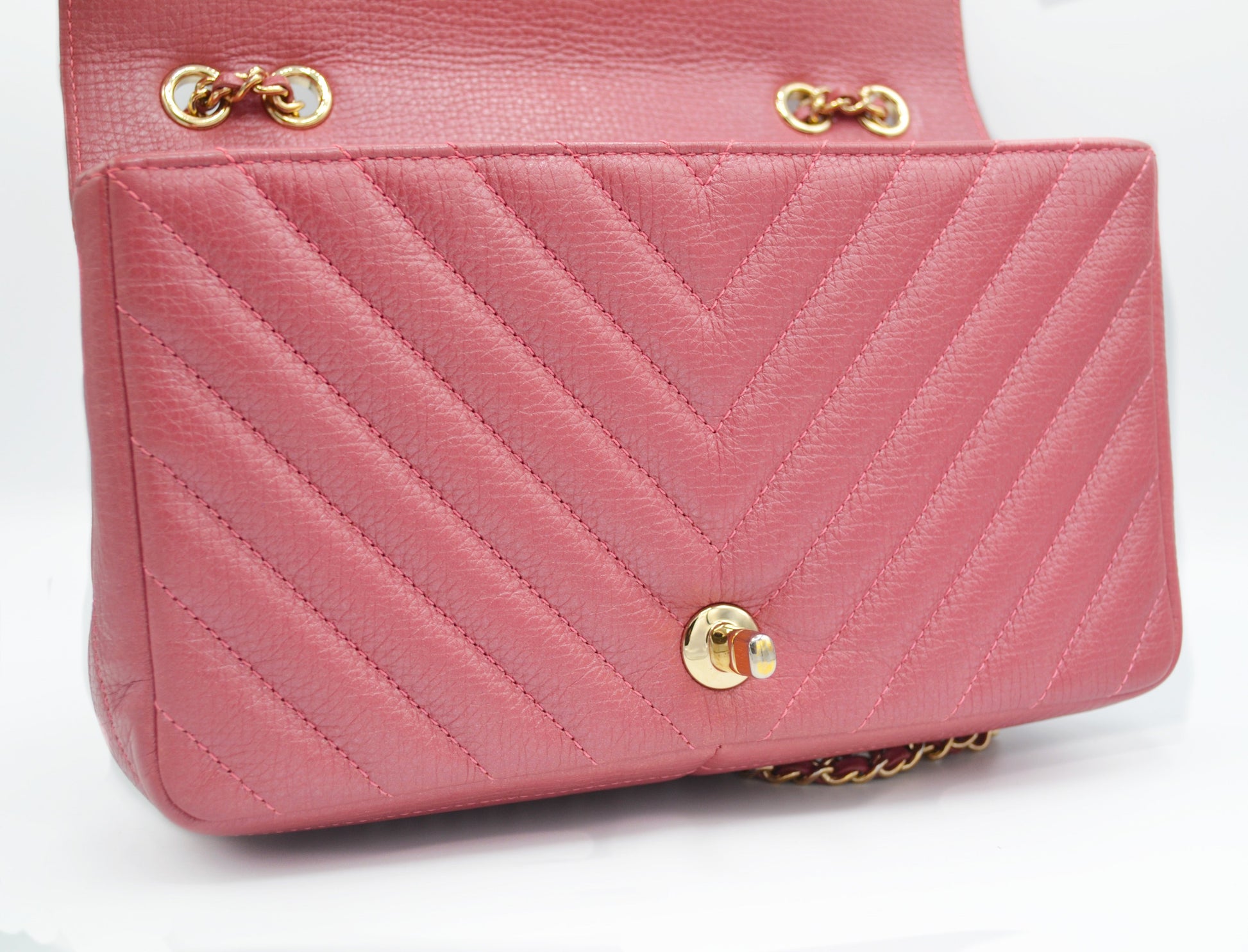 SAC A RABAT EN CUIR DE VEAU CHEVRON ROSE - Soline