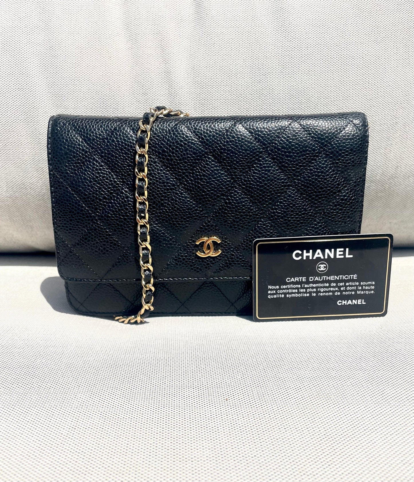Sac bandoulière Chanel Wallet on Chain en cuir grainé matelassé noir - Soline