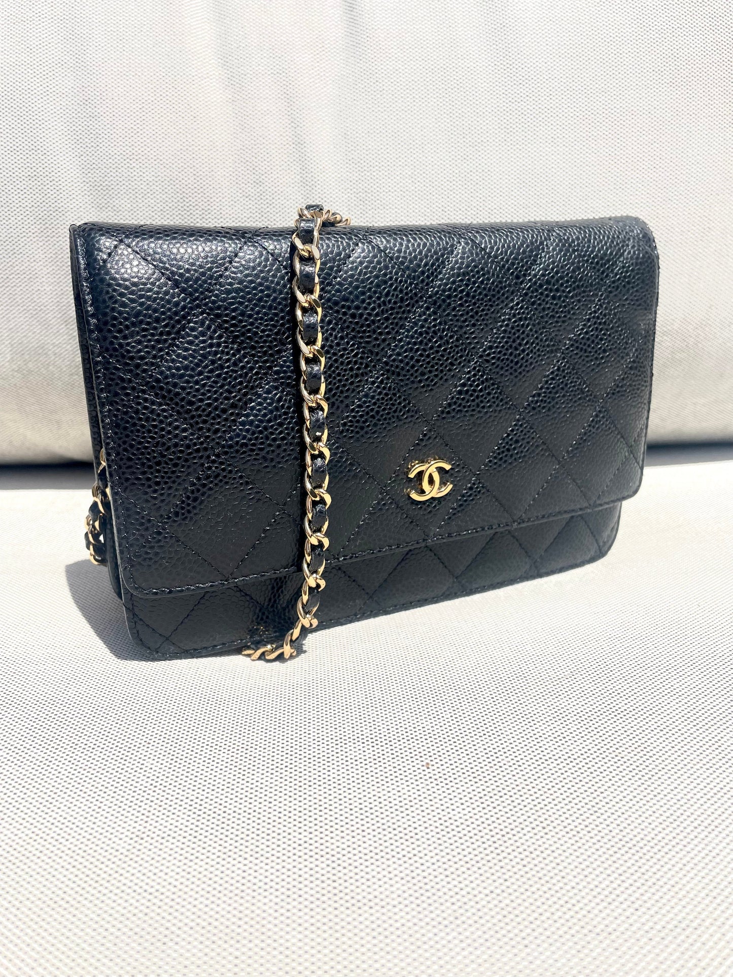 Sac bandoulière Chanel Wallet on Chain en cuir grainé matelassé noir - Soline