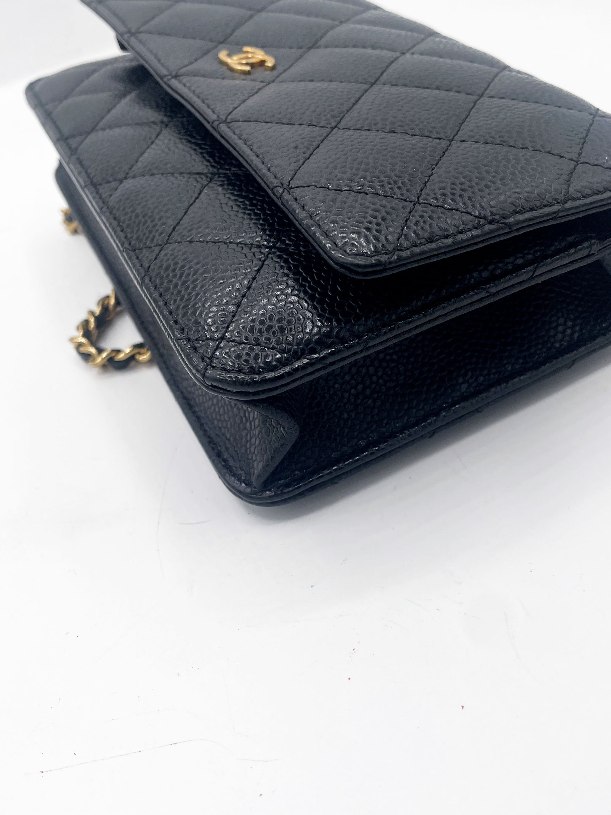 Sac bandoulière Chanel Wallet on Chain en cuir grainé matelassé noir - Soline