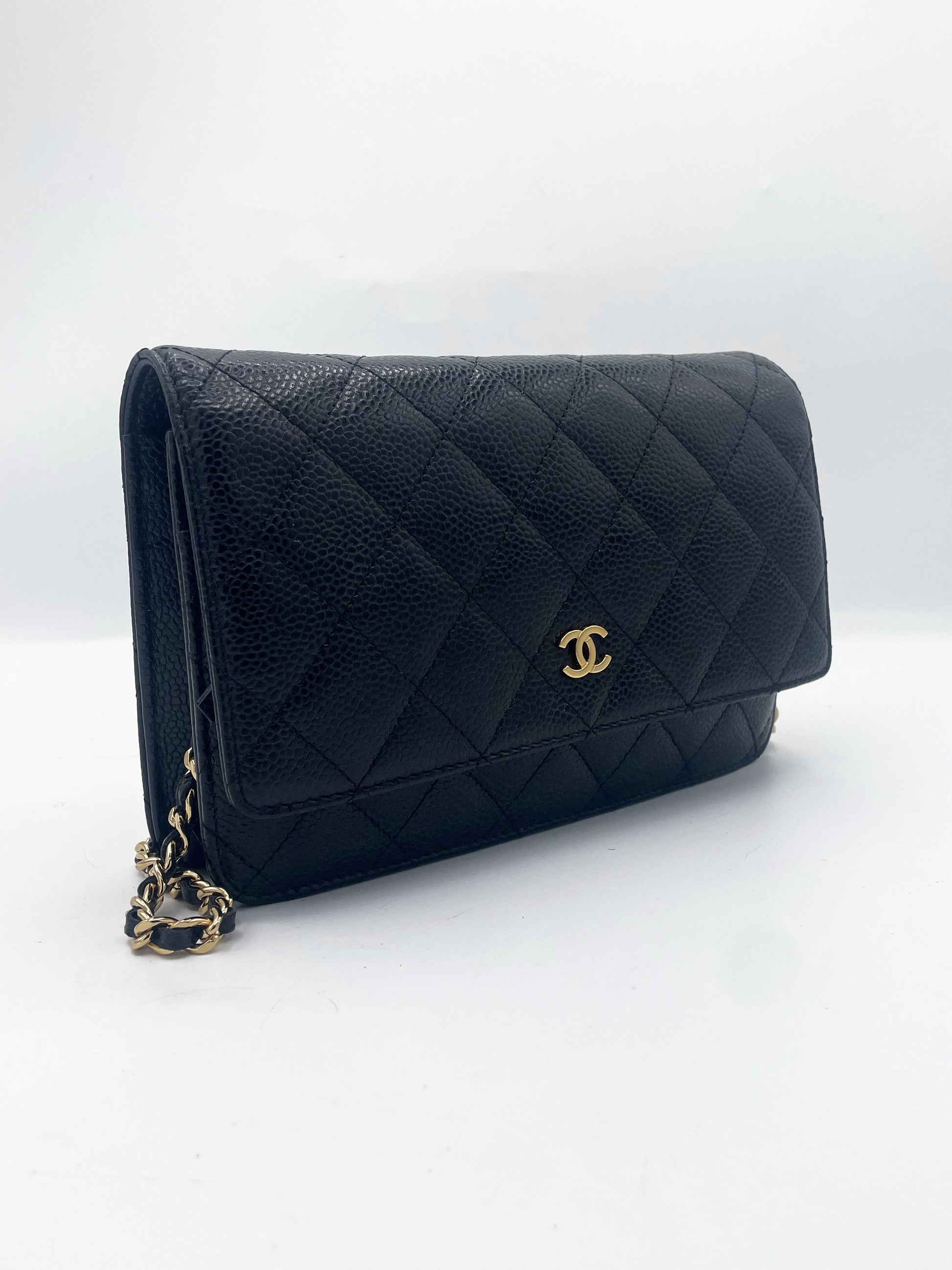 Sac bandoulière Chanel Wallet on Chain en cuir grainé matelassé noir - Soline