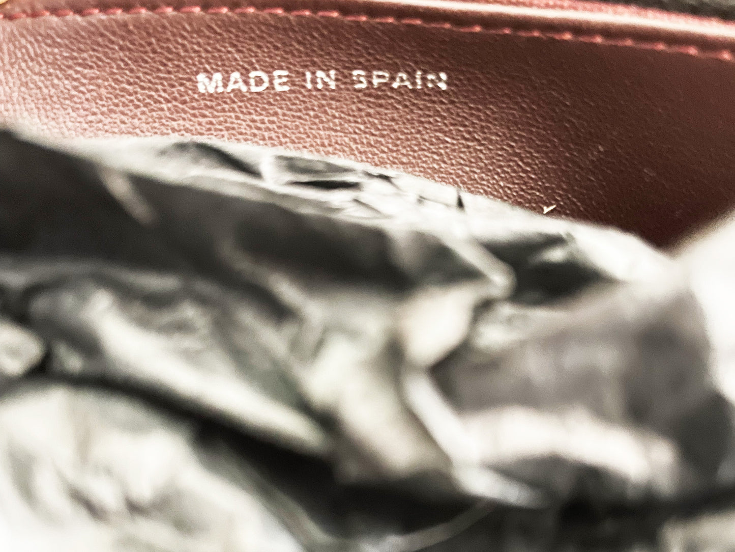 Sac bandoulière wallet on chain (woc) en cuir noir - Soline