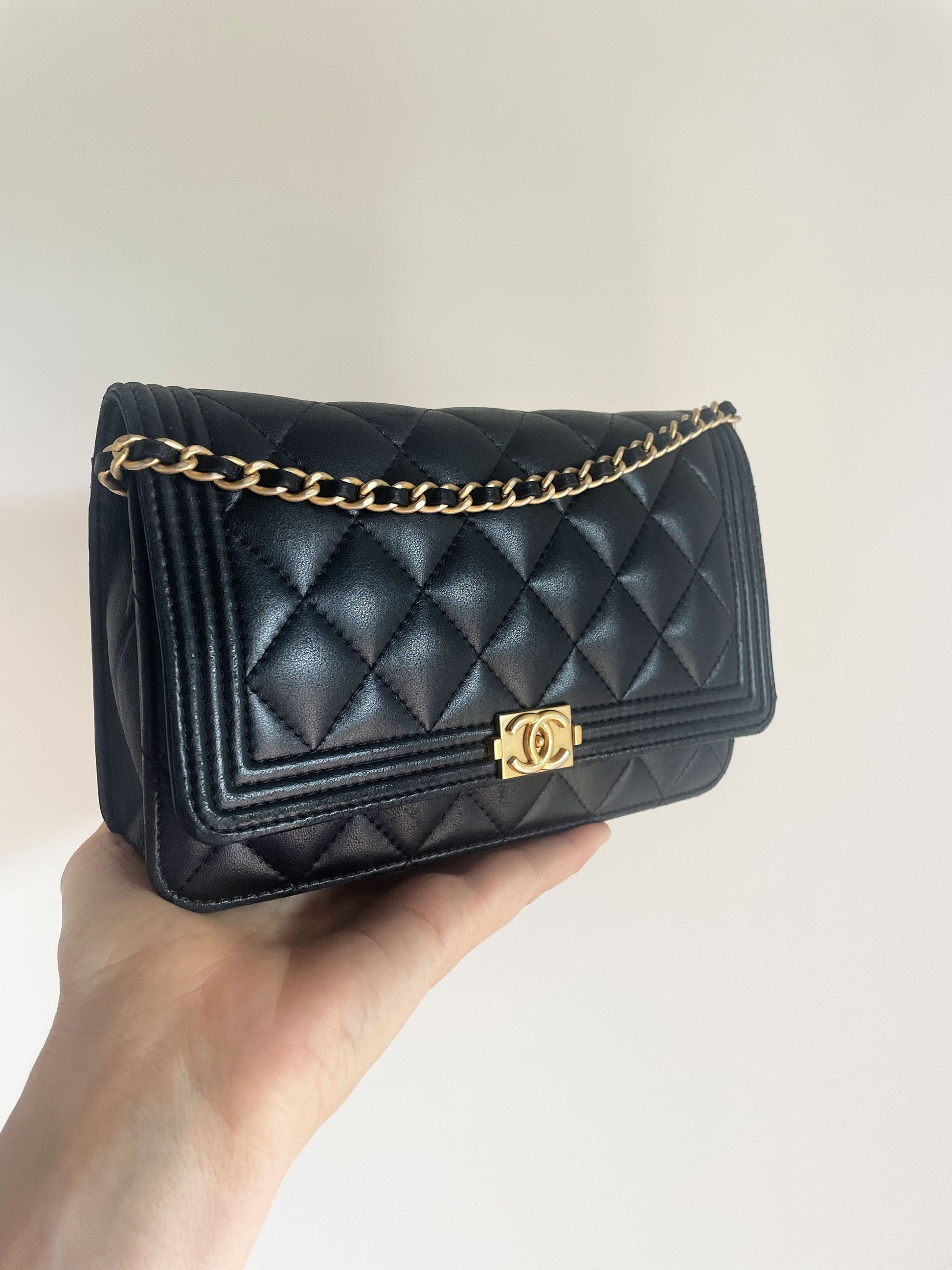 Sac Chanel bandoulière wallet on chain (woc) Boy en cuir noir - Soline