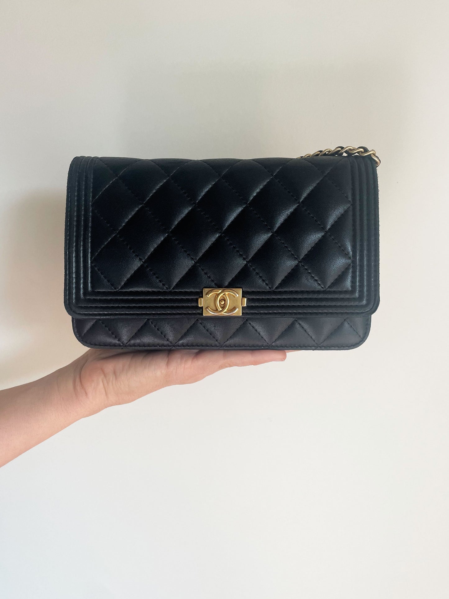 Sac Chanel bandoulière wallet on chain (woc) Boy en cuir noir - Soline