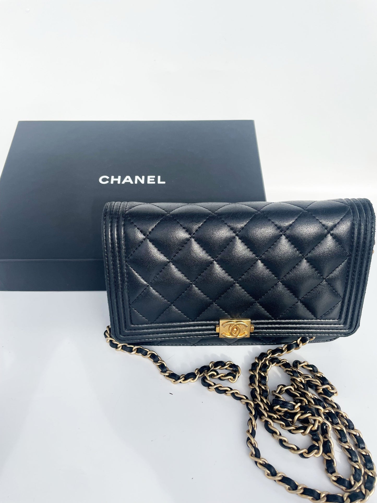 Sac Chanel bandoulière wallet on chain (woc) Boy en cuir noir - Soline