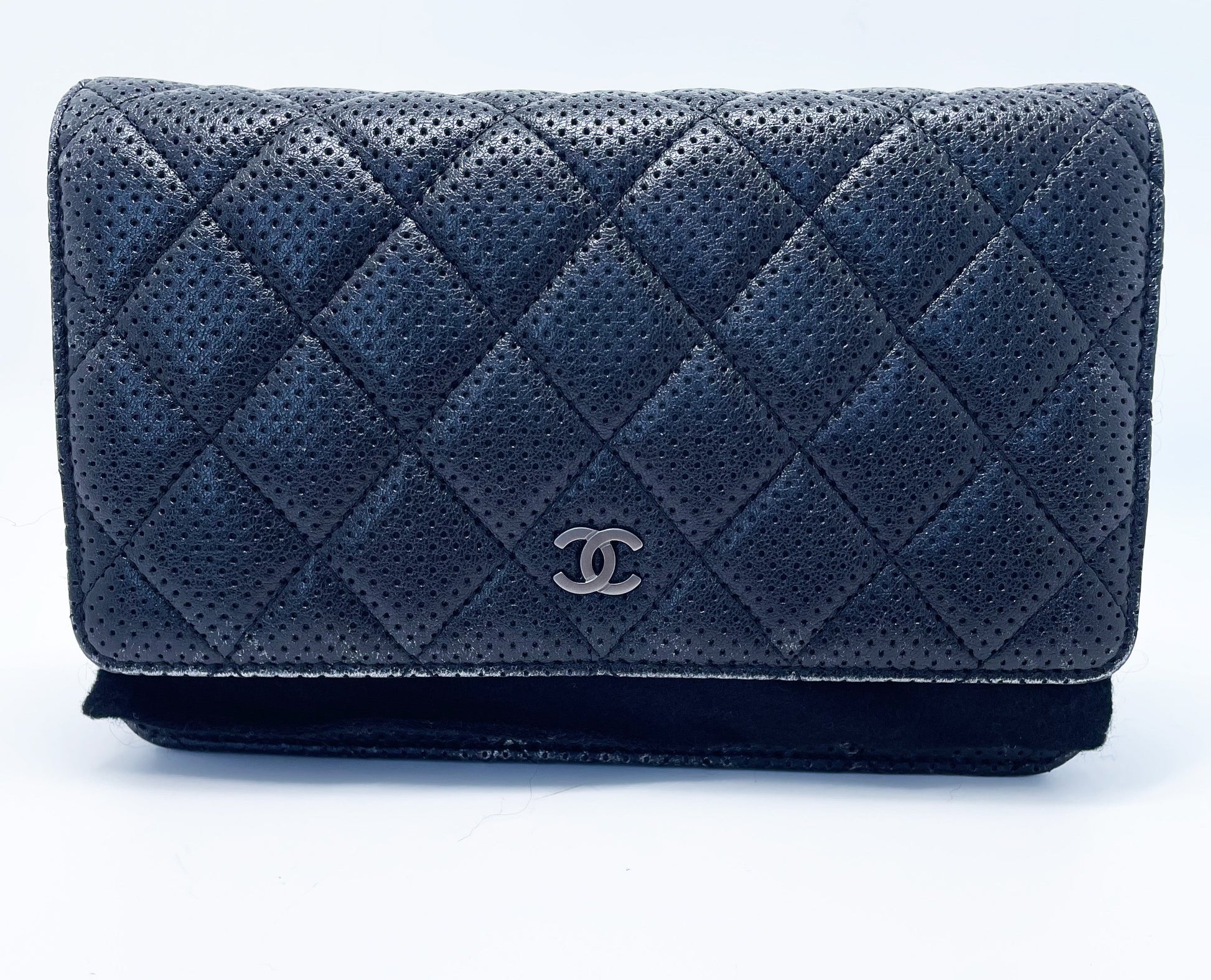 Sac Chanel bandoulière wallet on chain (woc) en cuir perforé noir et argenté - Soline
