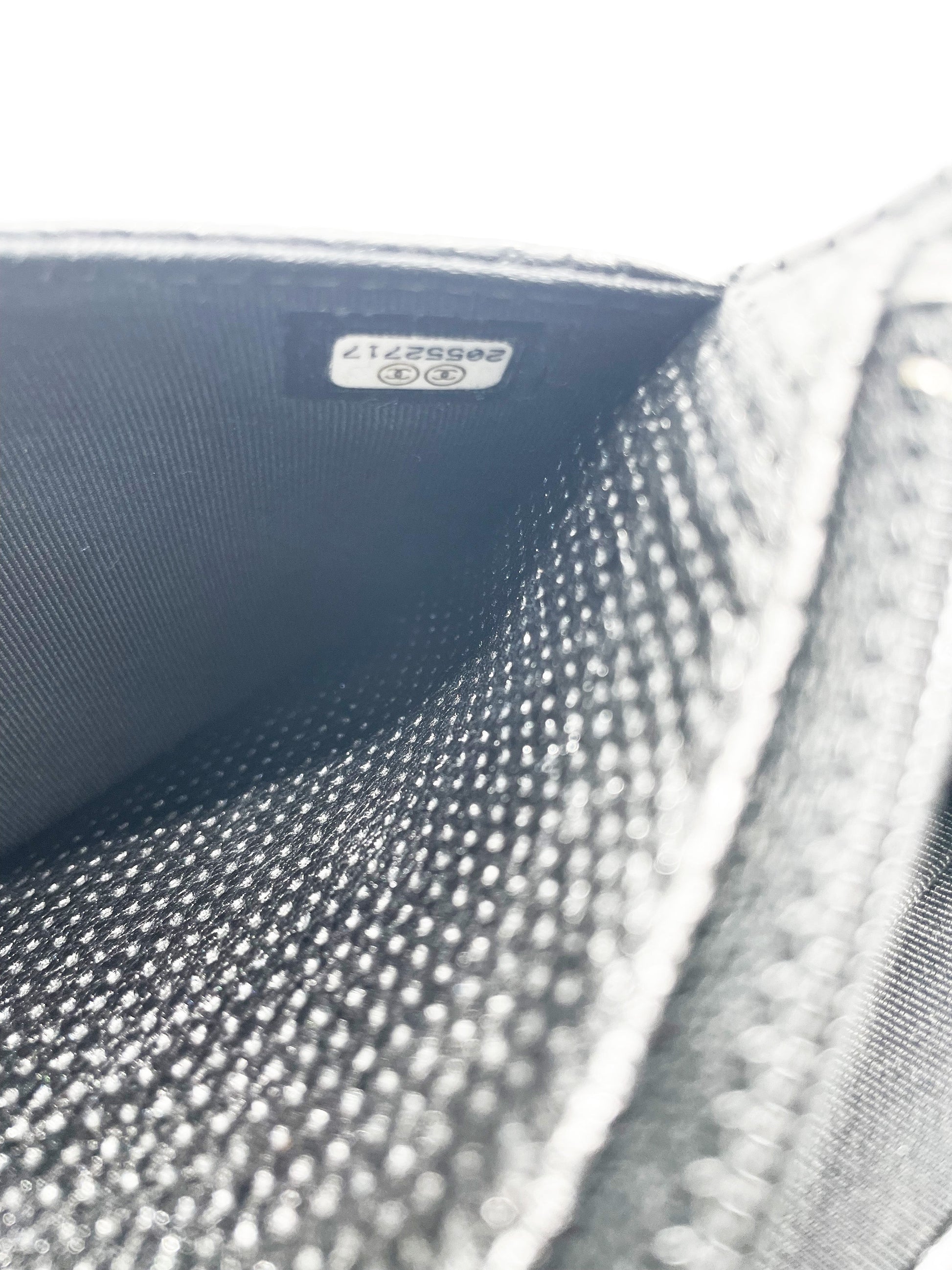 Sac Chanel bandoulière wallet on chain (woc) en cuir perforé noir et argenté - Soline