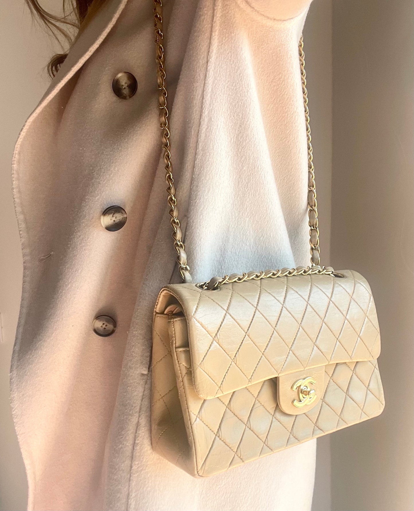 SAC CHANEL BEIGE TIMELESS CUIR D'AGNEAU VINTAGE - Soline
