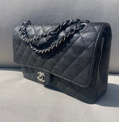 Sac Chanel Classique en cuir caviar noir & métal argenté - Soline