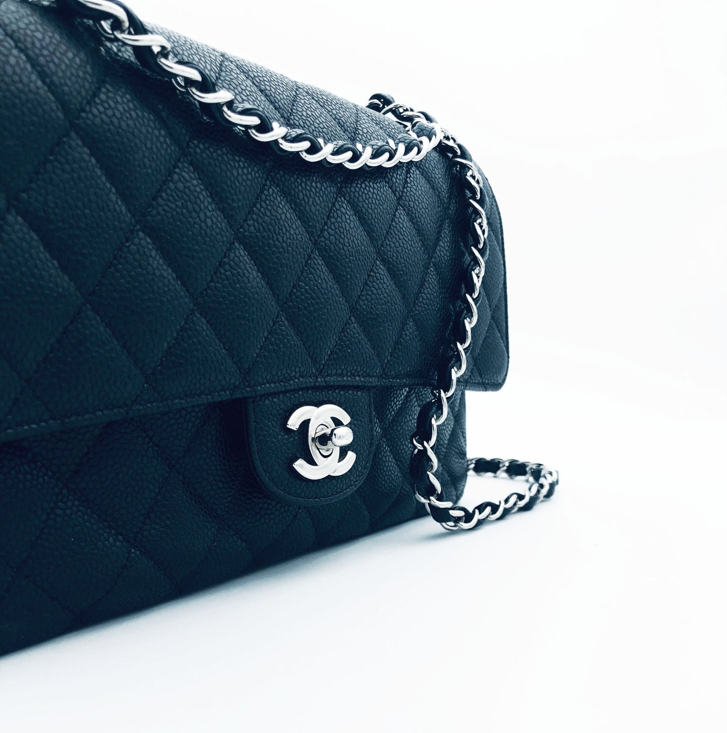 Sac Chanel Classique en cuir caviar noir & métal argenté - Soline