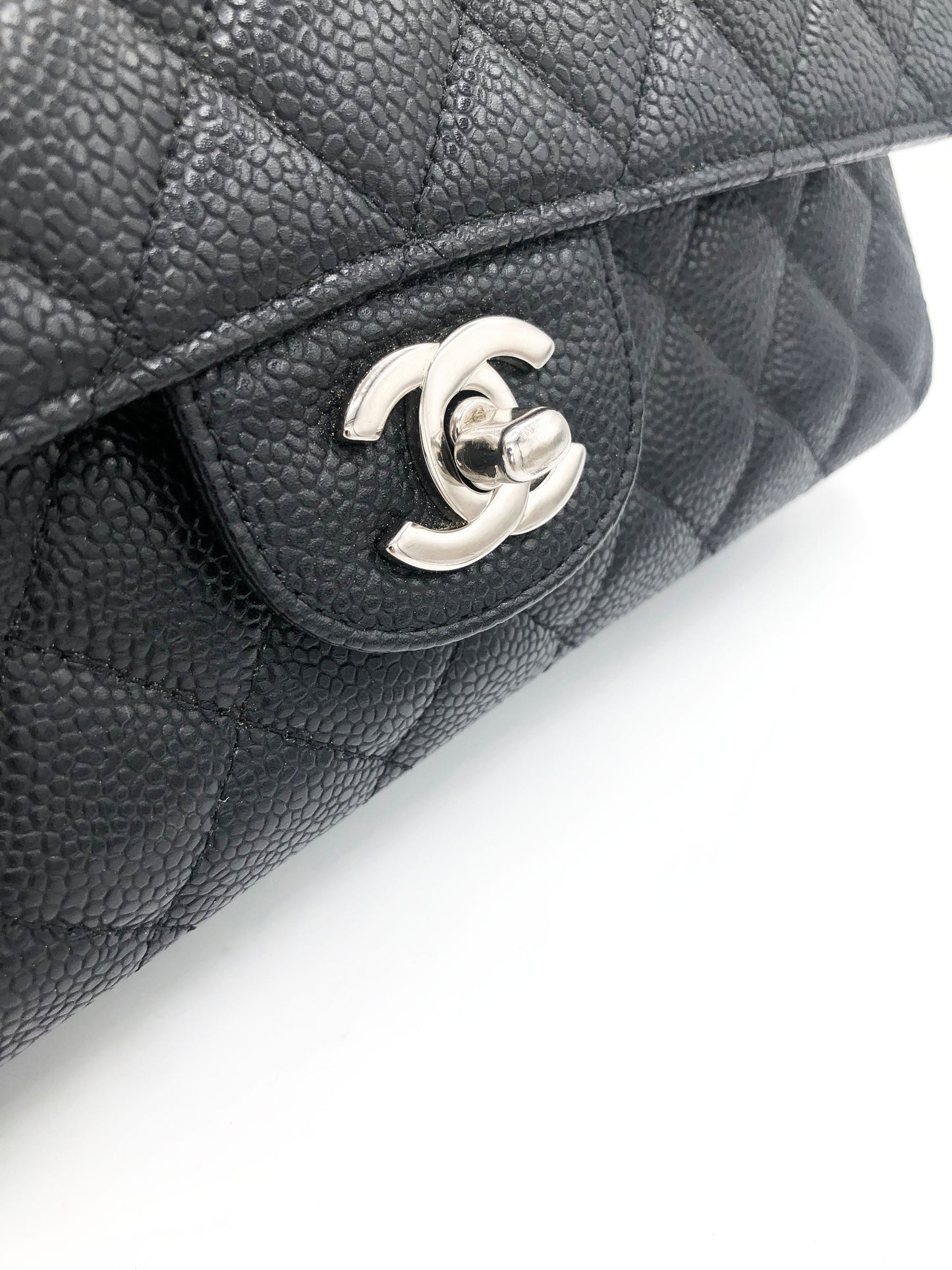 Sac Chanel Classique en cuir caviar noir & métal argenté - Soline