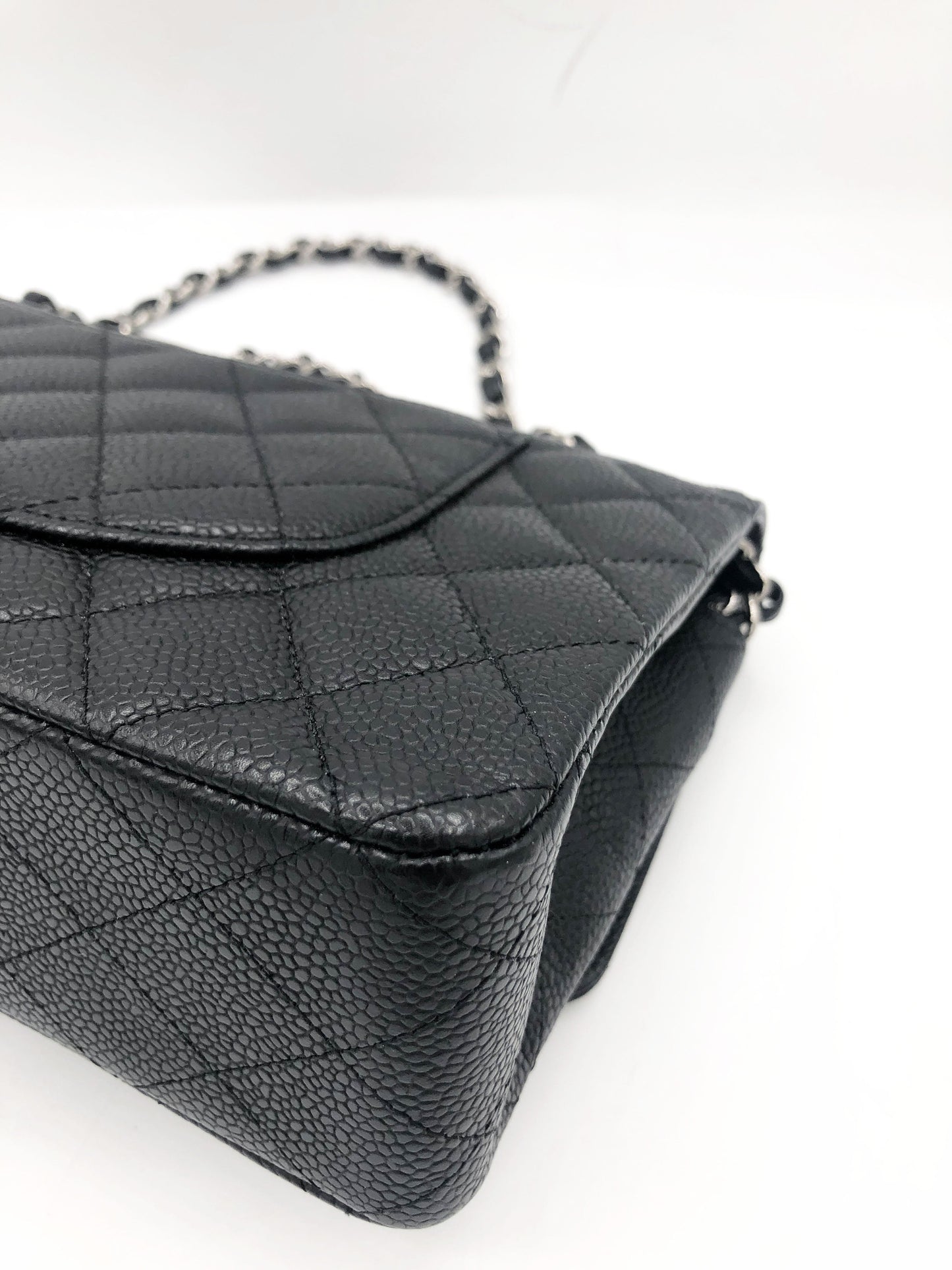 Sac Chanel Classique en cuir caviar noir & métal argenté - Soline