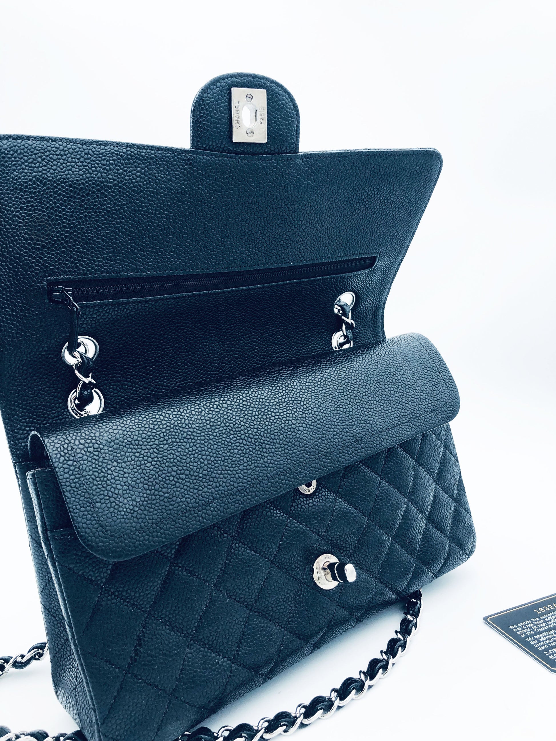 Sac Chanel Classique en cuir caviar noir & métal argenté - Soline