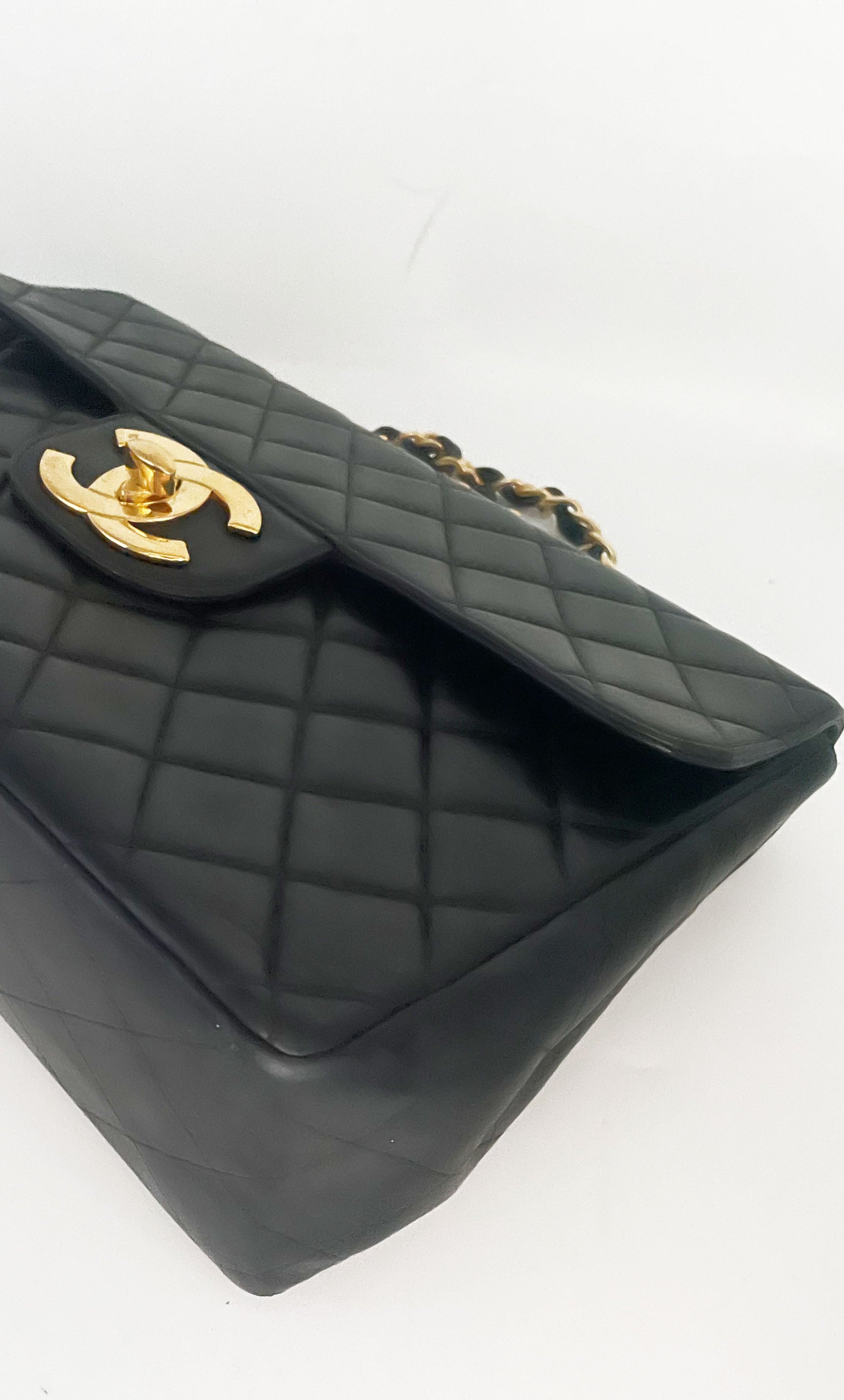 Sac Chanel Jumbo en cuir noir plaqué or 24K - Soline