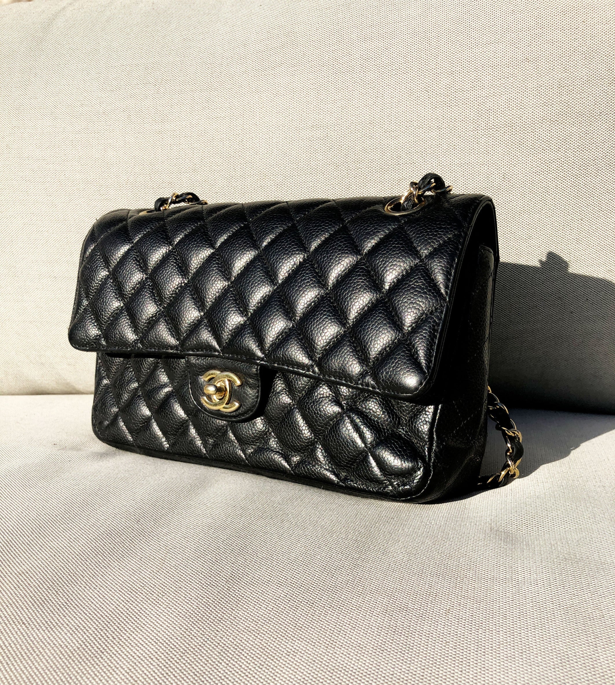 Chanel Classic bag in black grained calfskin and gold-tone metal
