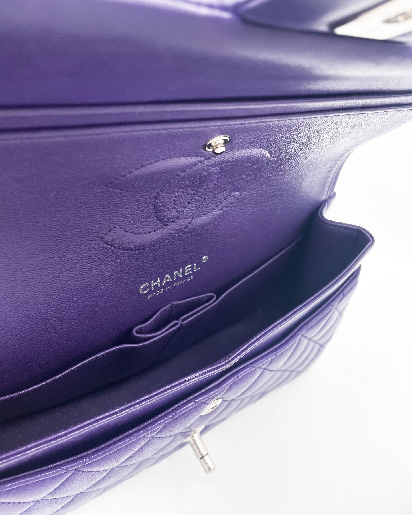 Sac Chanel Timeless/Classique matelassé en cuir d'agneau violet medium - Soline
