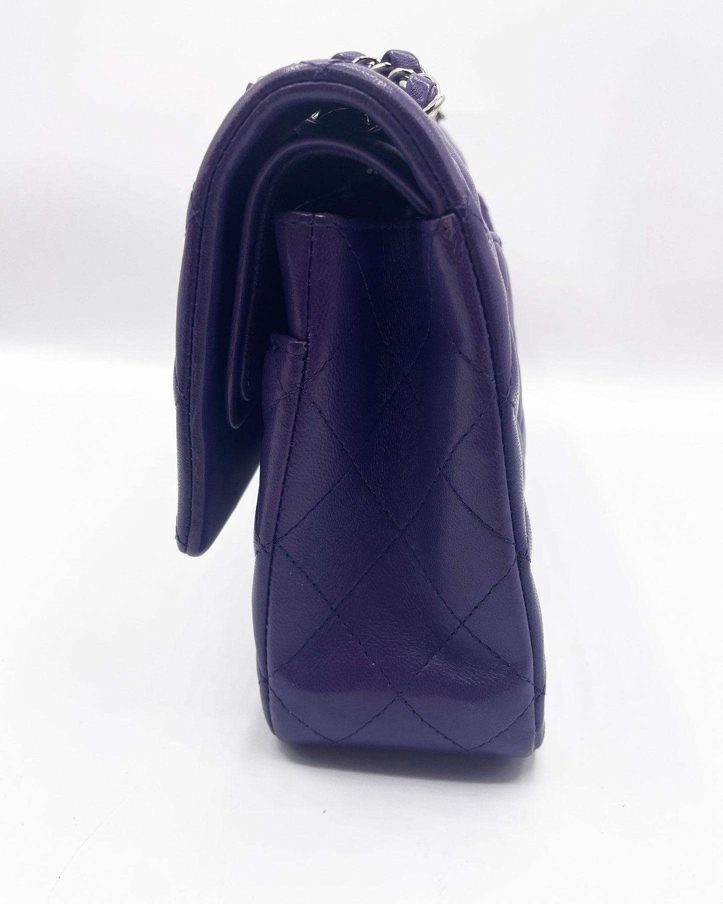 Sac Chanel Timeless/Classique matelassé en cuir d'agneau violet medium - Soline