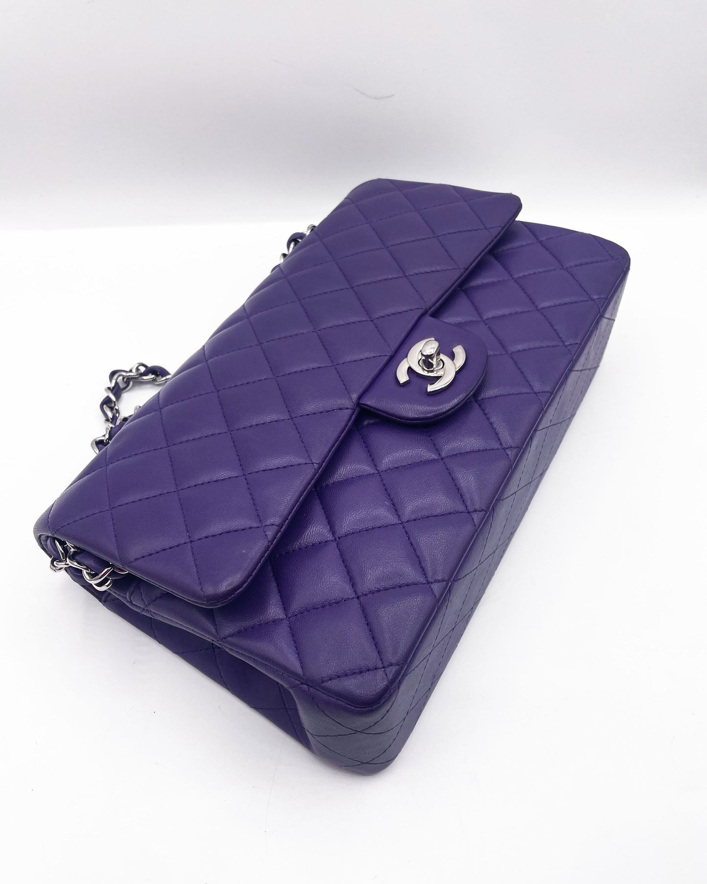 Sac Chanel Timeless/Classique matelassé en cuir d'agneau violet medium - Soline