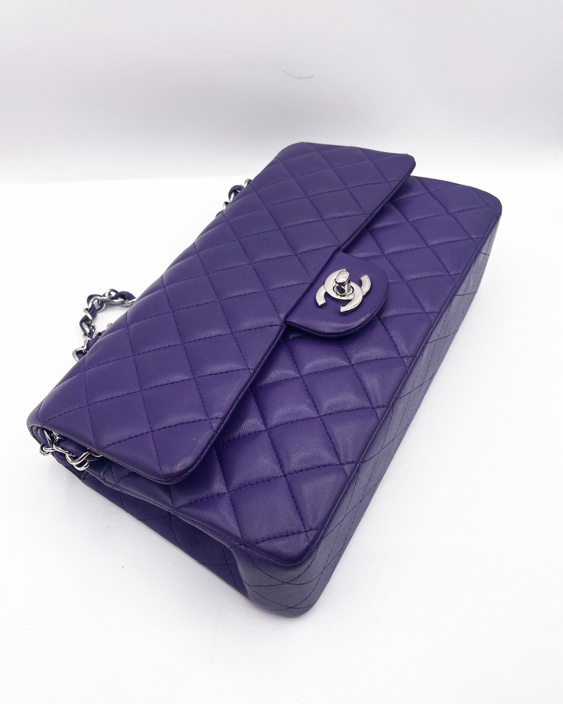 Sac Chanel Timeless/Classique matelassé en cuir d'agneau violet medium - Soline