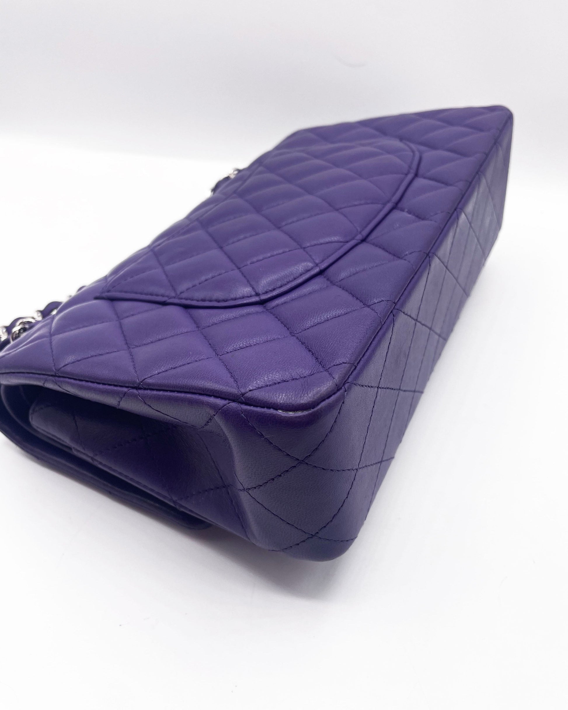 Sac Chanel Timeless/Classique matelassé en cuir d'agneau violet medium - Soline