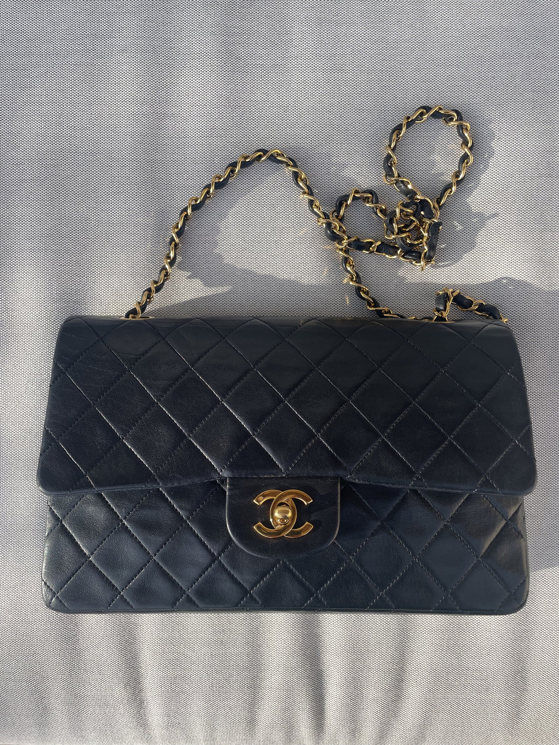 Sac Classique Médium double rabat 25 cm en cuir Noir - Soline
