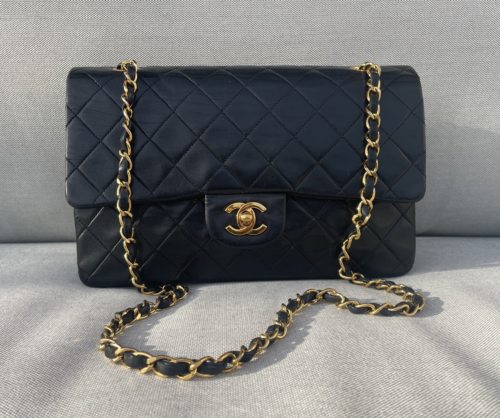Sac Classique Médium double rabat 25 cm en cuir Noir - Soline