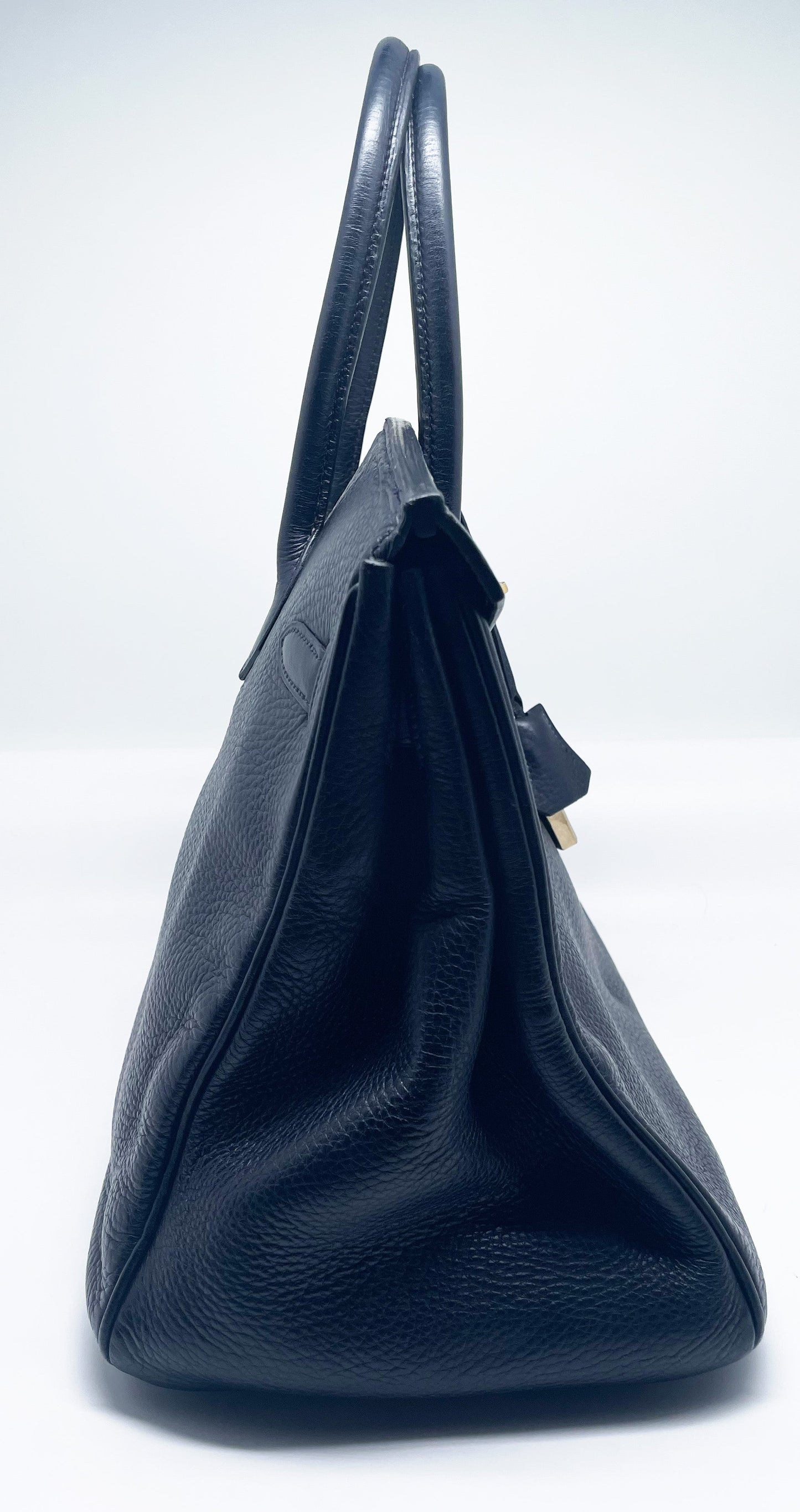 Sac Hermès Birkin en cuir Togo Bleu Nuit 35 cm, garniture en métal doré. - Soline