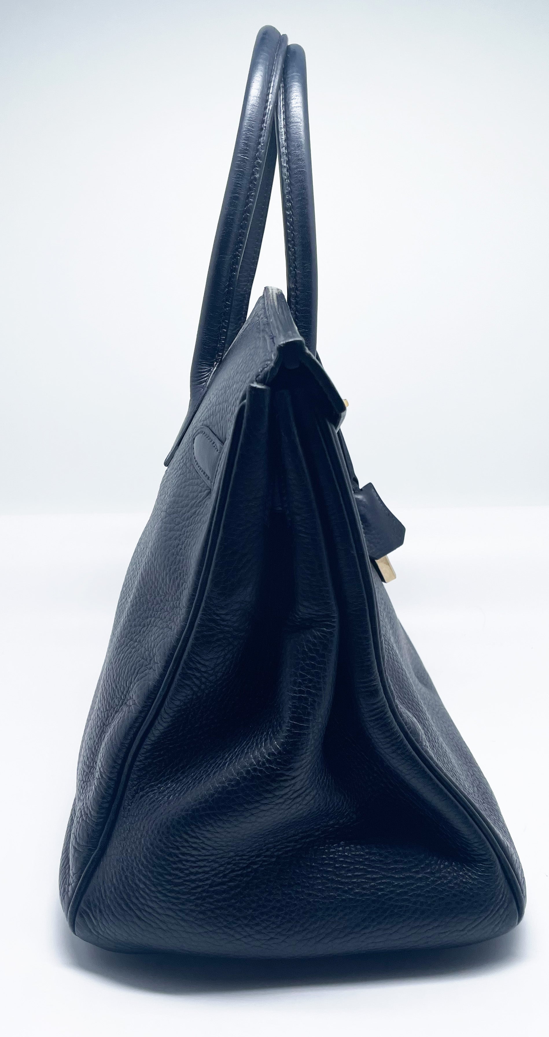 Sac Hermès Birkin en cuir Togo Bleu Nuit 35 cm, garniture en métal doré. - Soline