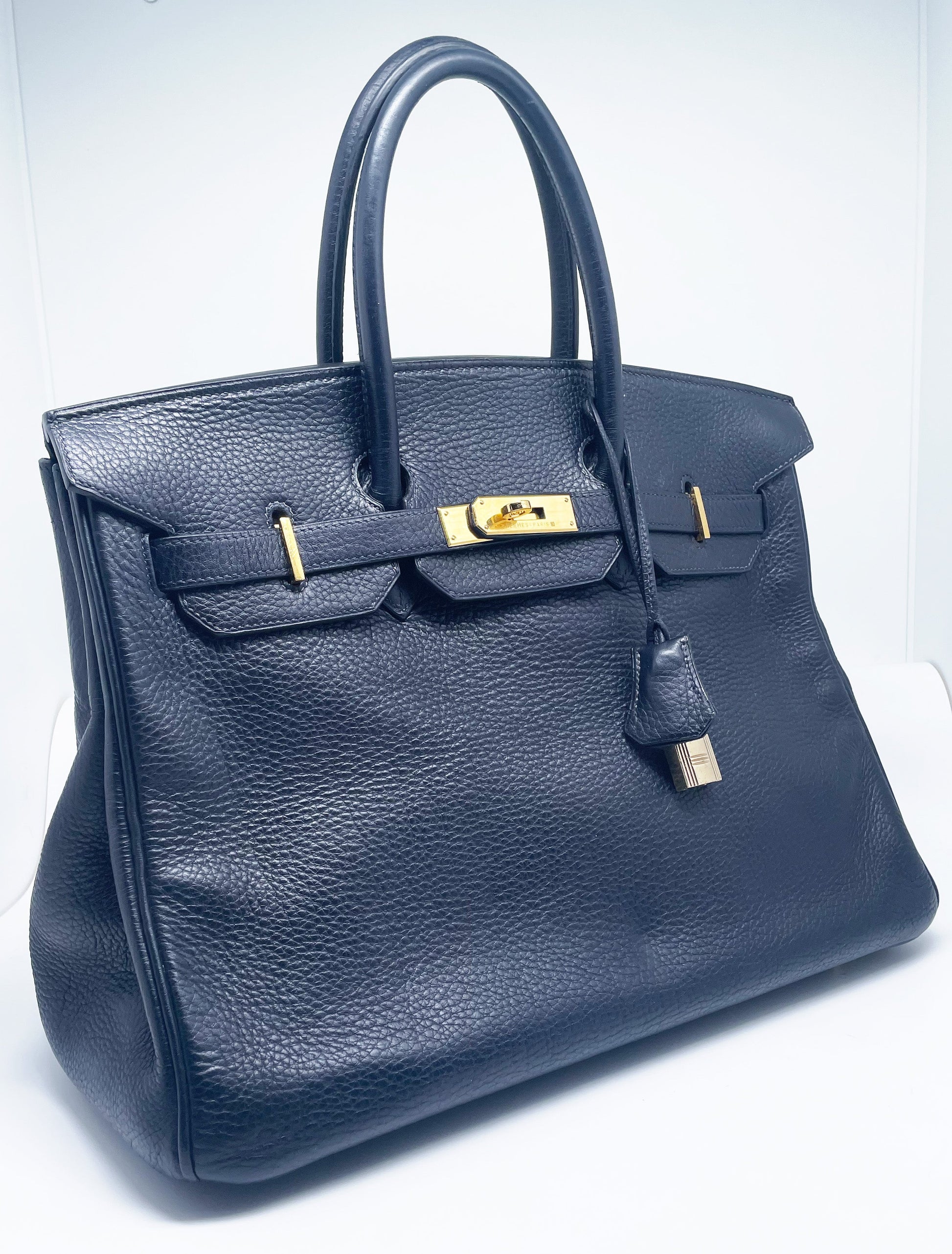 Sac Hermès Birkin en cuir Togo Bleu Nuit 35 cm, garniture en métal doré. - Soline