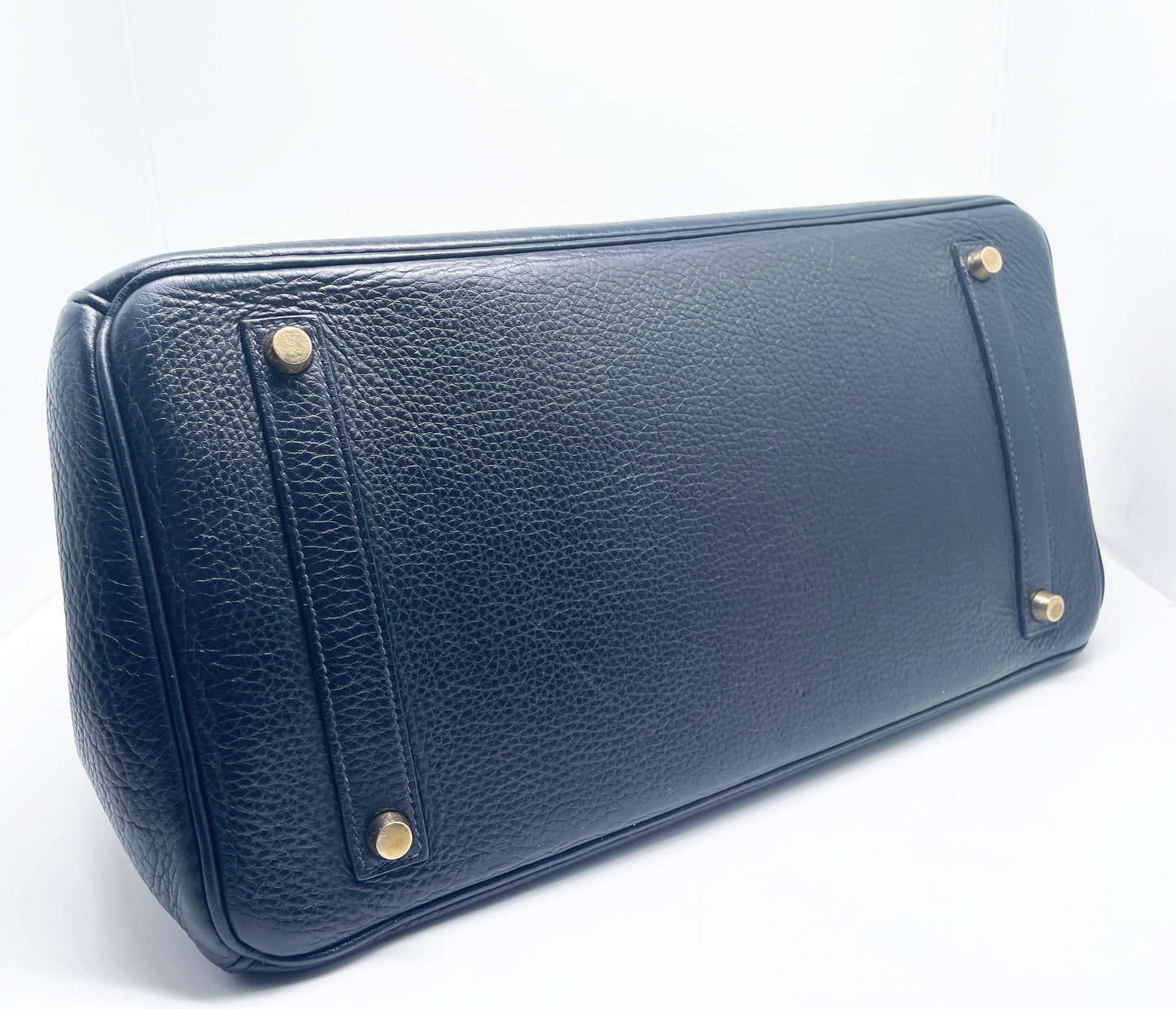 Sac Hermès Birkin en cuir Togo Bleu Nuit 35 cm, garniture en métal doré. - Soline