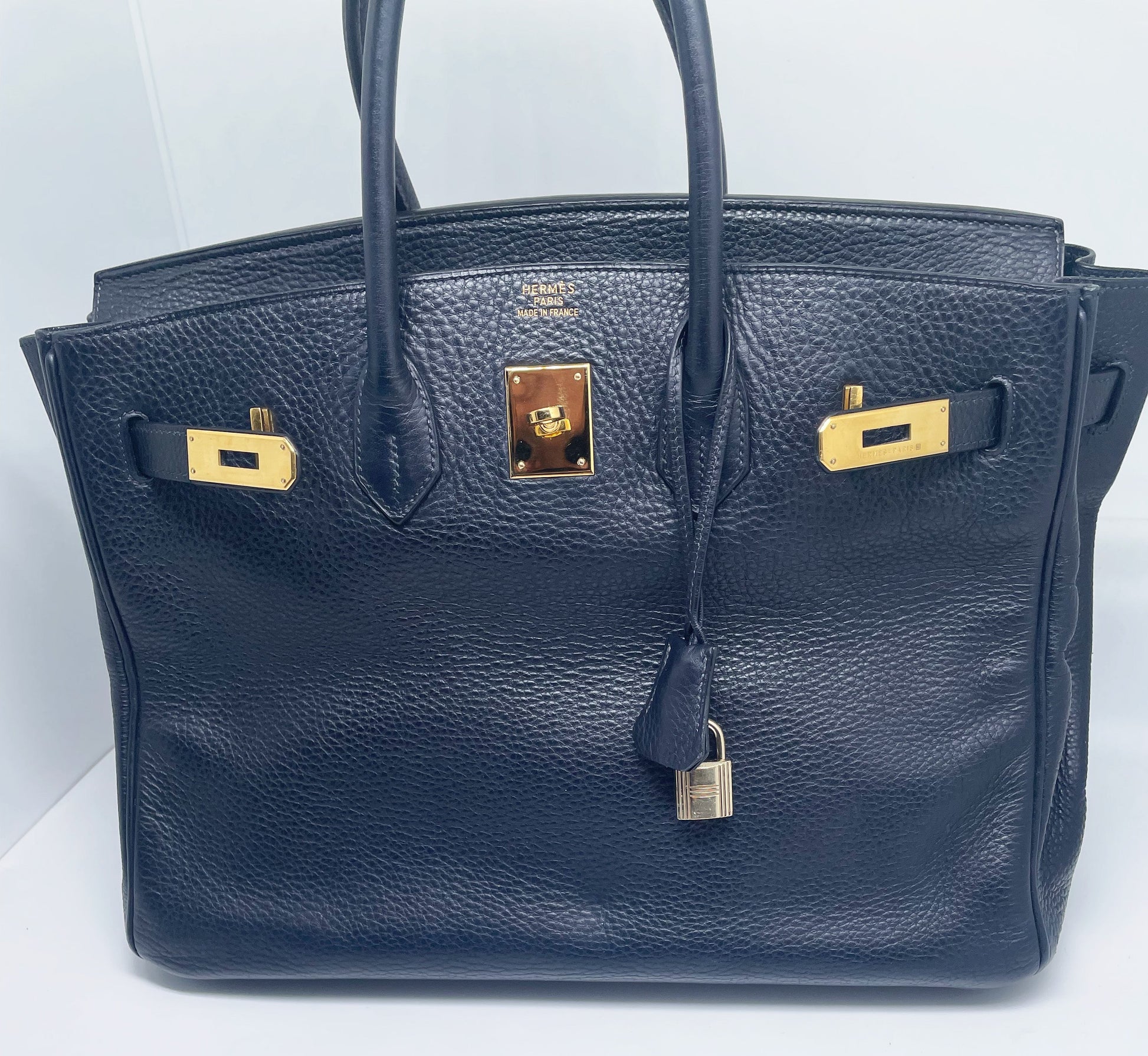 Sac Hermès Birkin en cuir Togo Bleu Nuit 35 cm, garniture en métal doré. - Soline