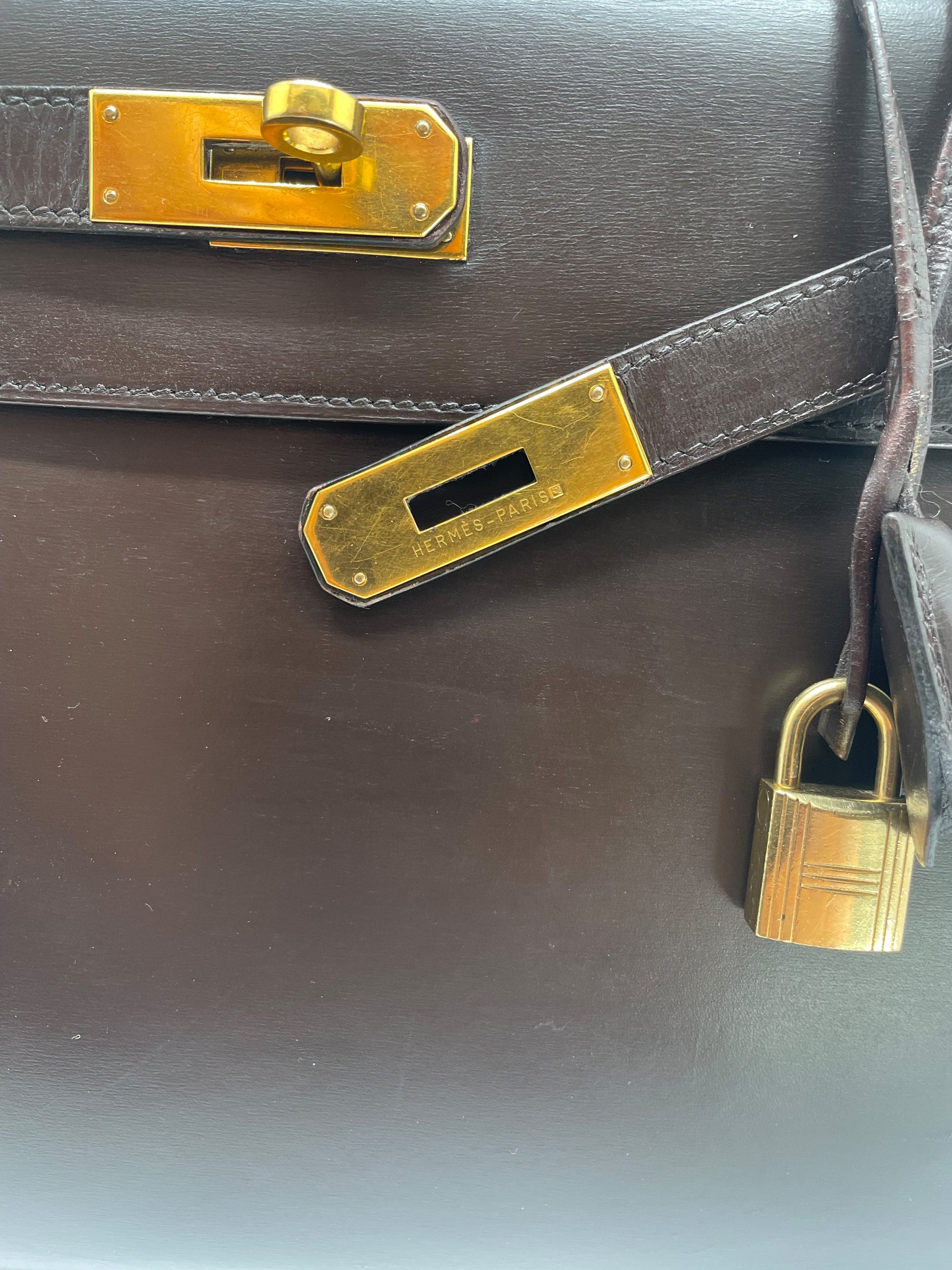 Sac Hermès Kelly 28 SELLIER chocolat en cuir box - Soline