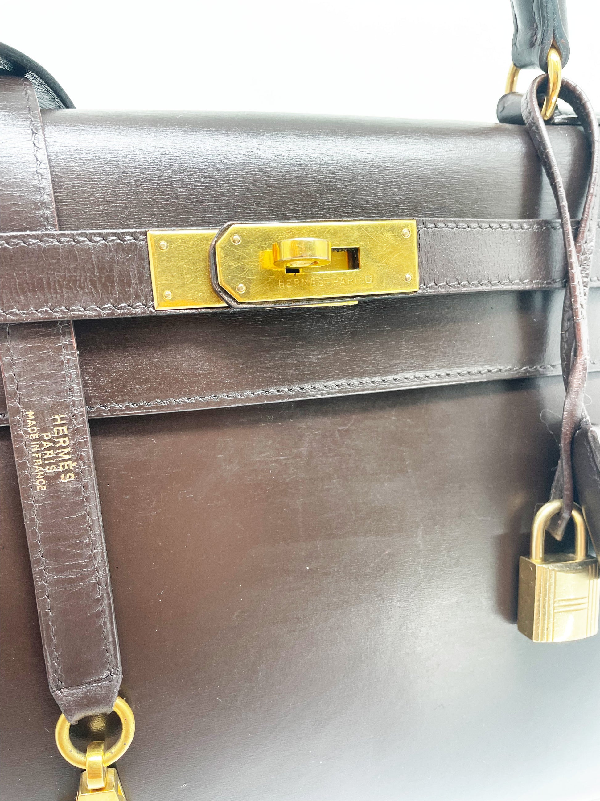 Sac Hermès Kelly 28 SELLIER chocolat en cuir box - Soline