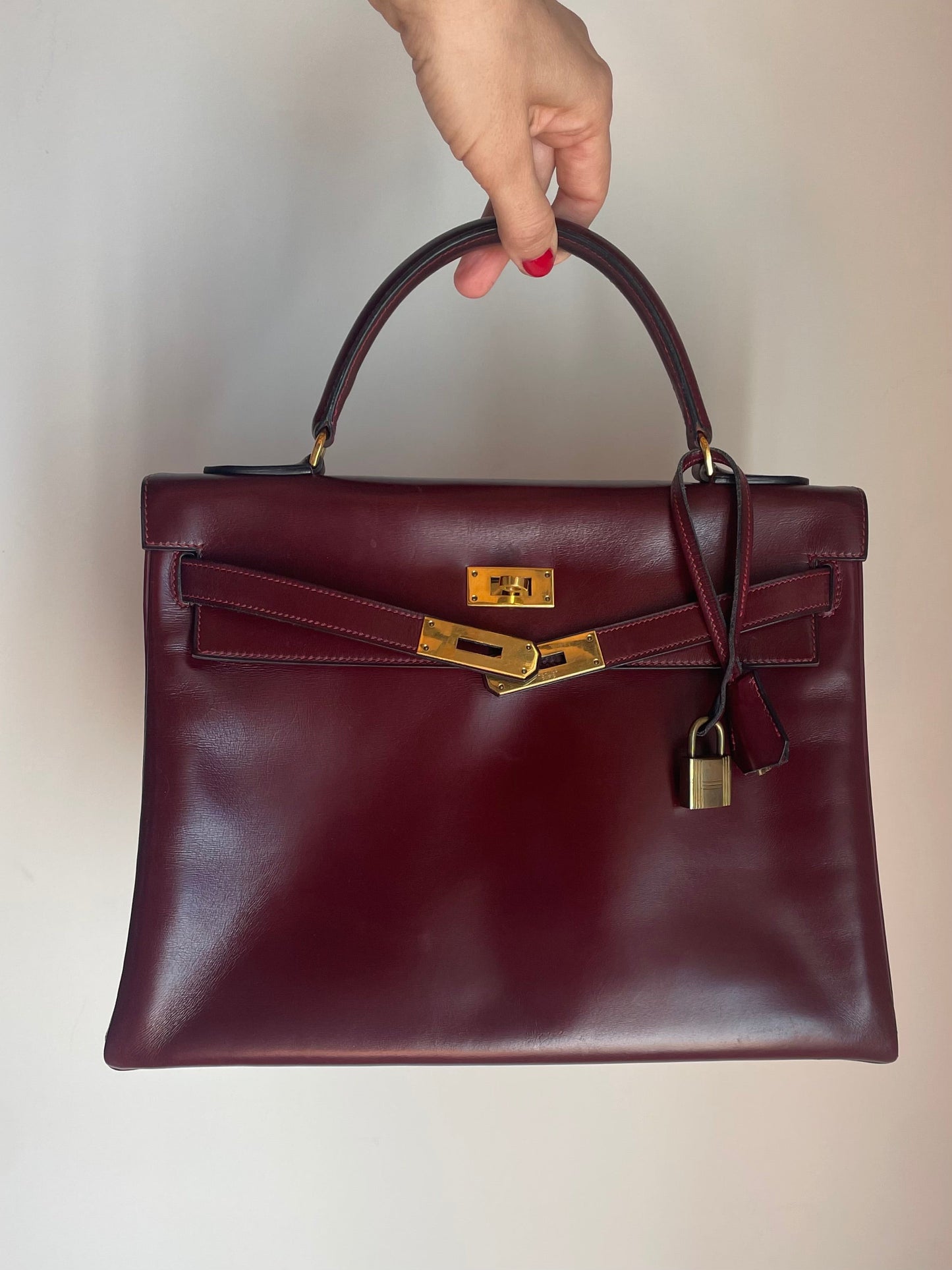 Sac Hermès Kelly 32 en cuir de box bordeaux - Soline